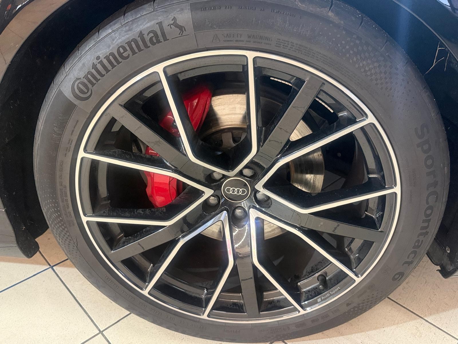 AUDI Q8 55 TFSI quattro tiptronic-image-5