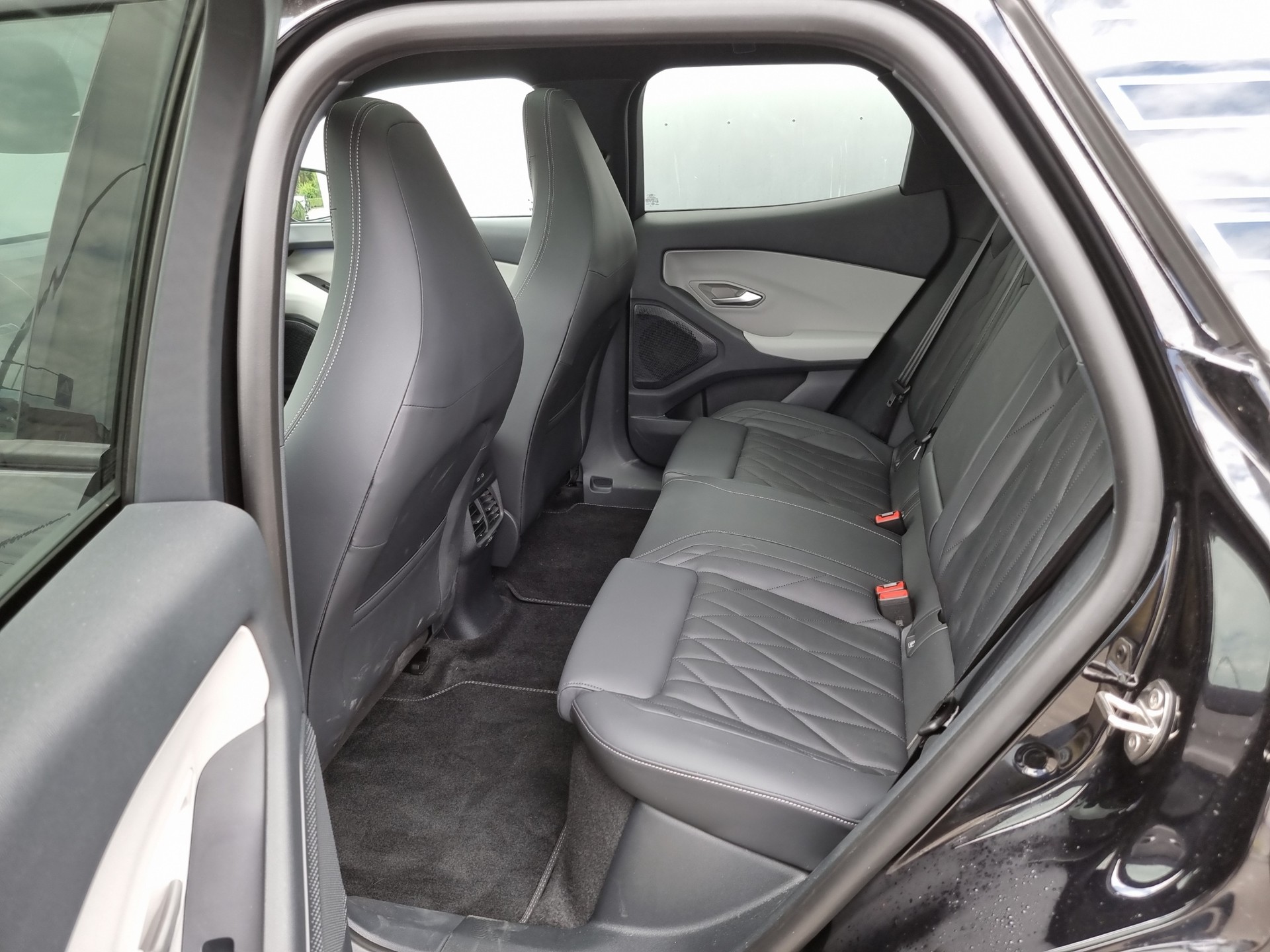 FORD Explorer Extended Range Premium AWD-image-13
