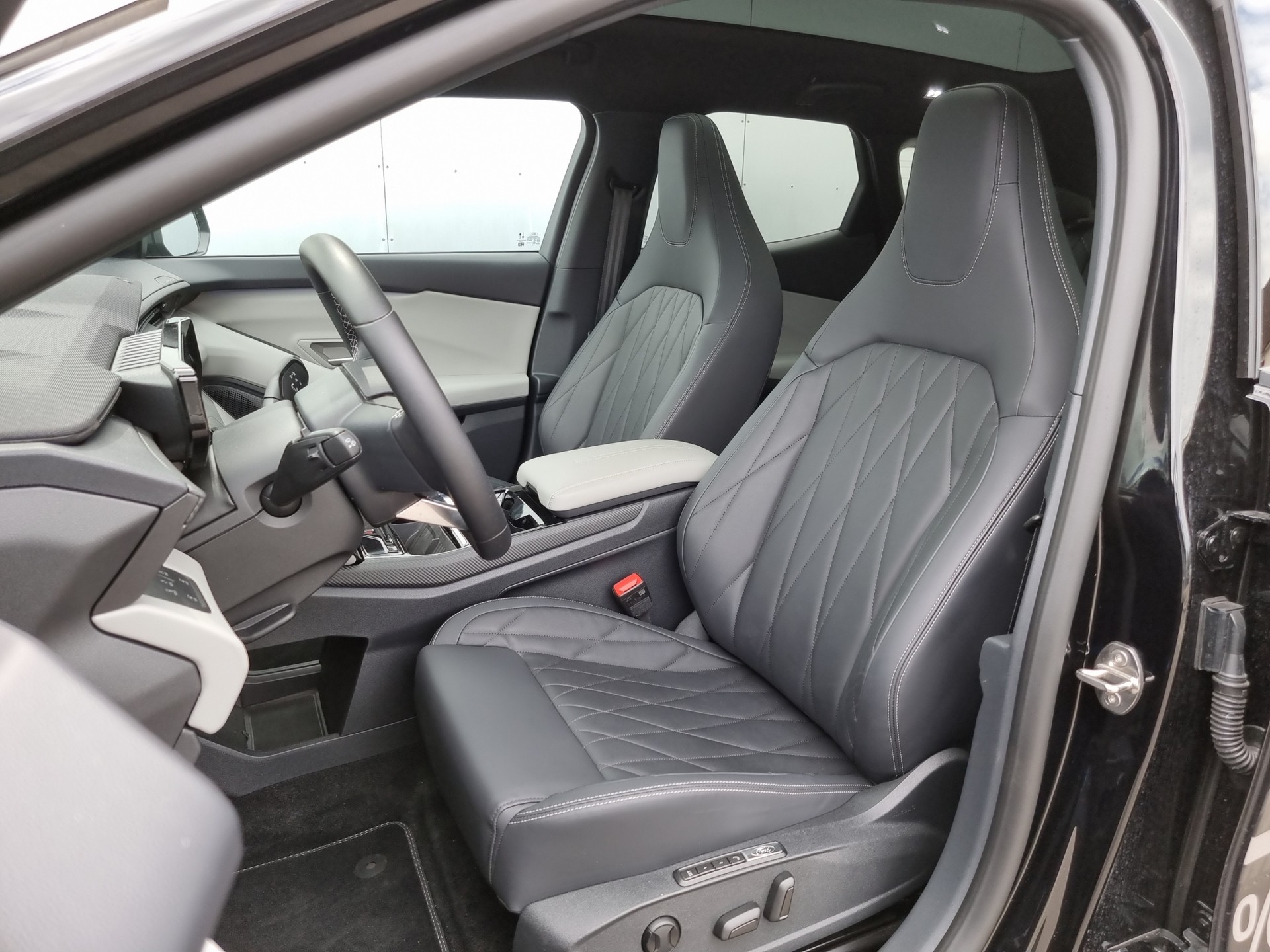 FORD Explorer Extended Range Premium AWD-image-10