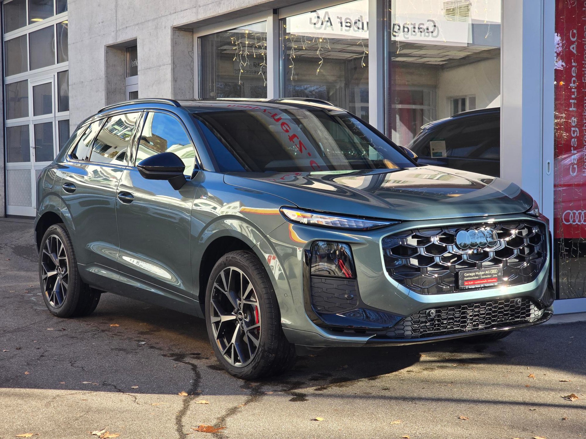 AUDI Q3 SUV TFSI quattro 195 kW S tronic-image-0