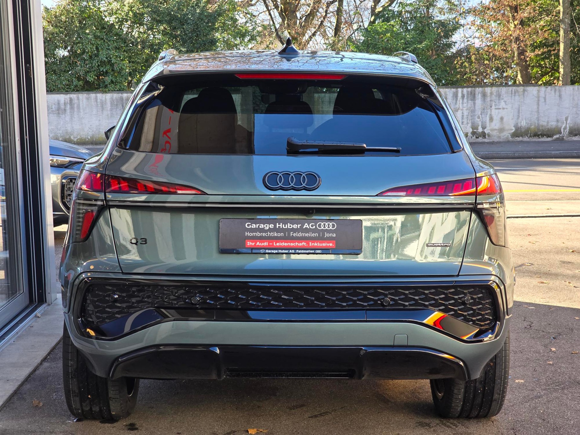 AUDI Q3 SUV TFSI quattro 195 kW S tronic-image-4