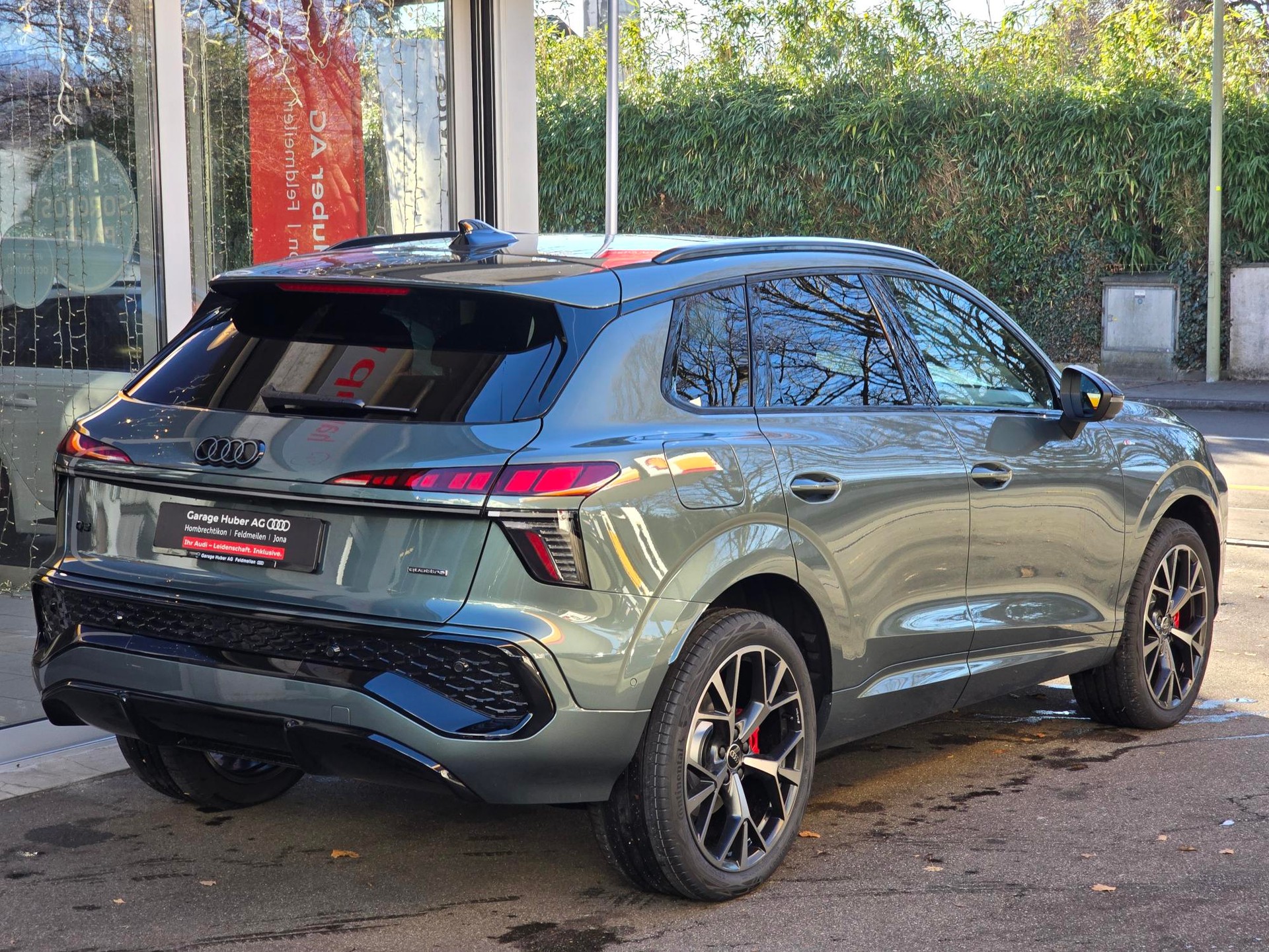 AUDI Q3 SUV TFSI quattro 195 kW S tronic-image-2