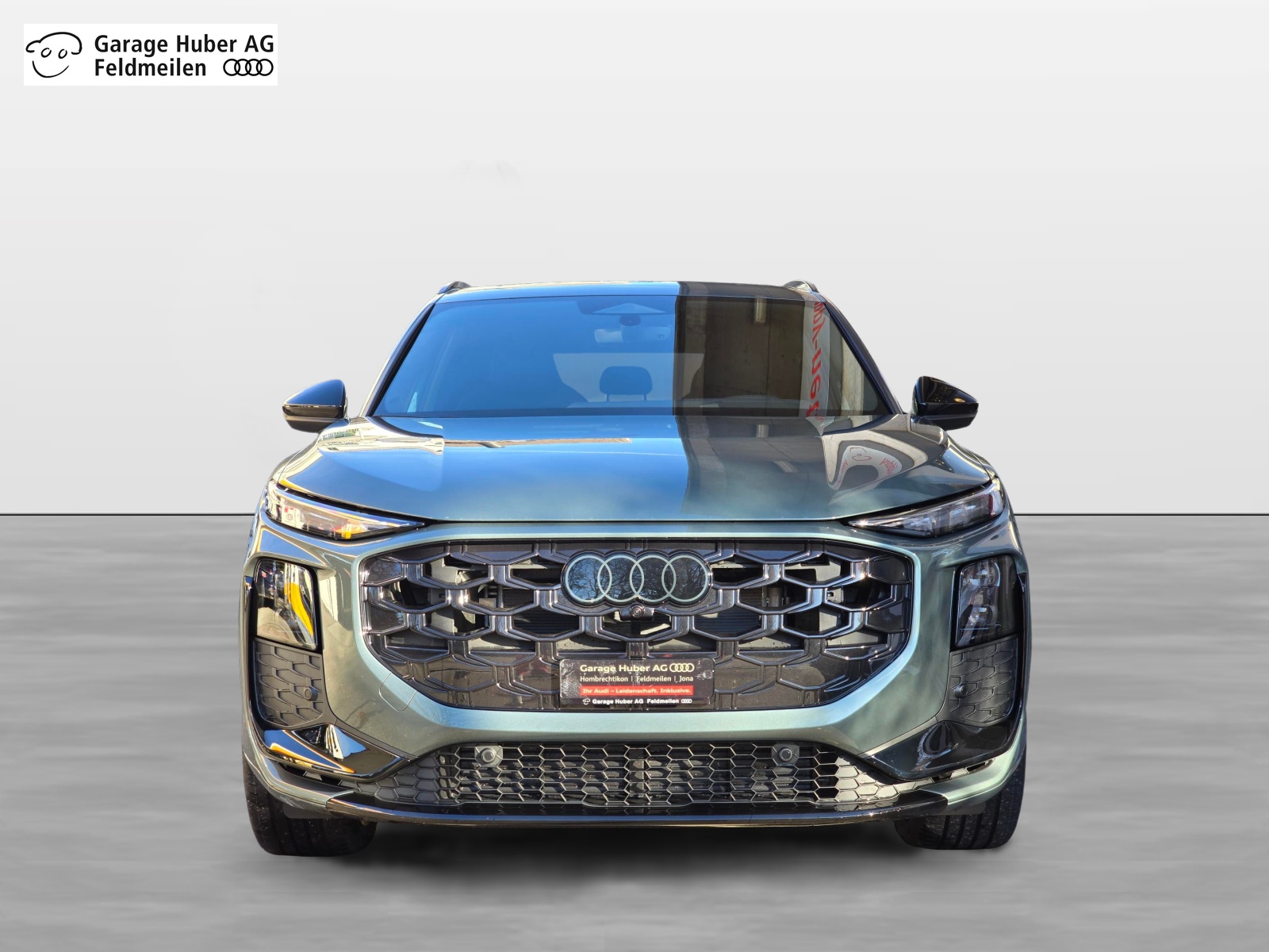 AUDI Q3 SUV TFSI quattro 195 kW S tronic-image-3