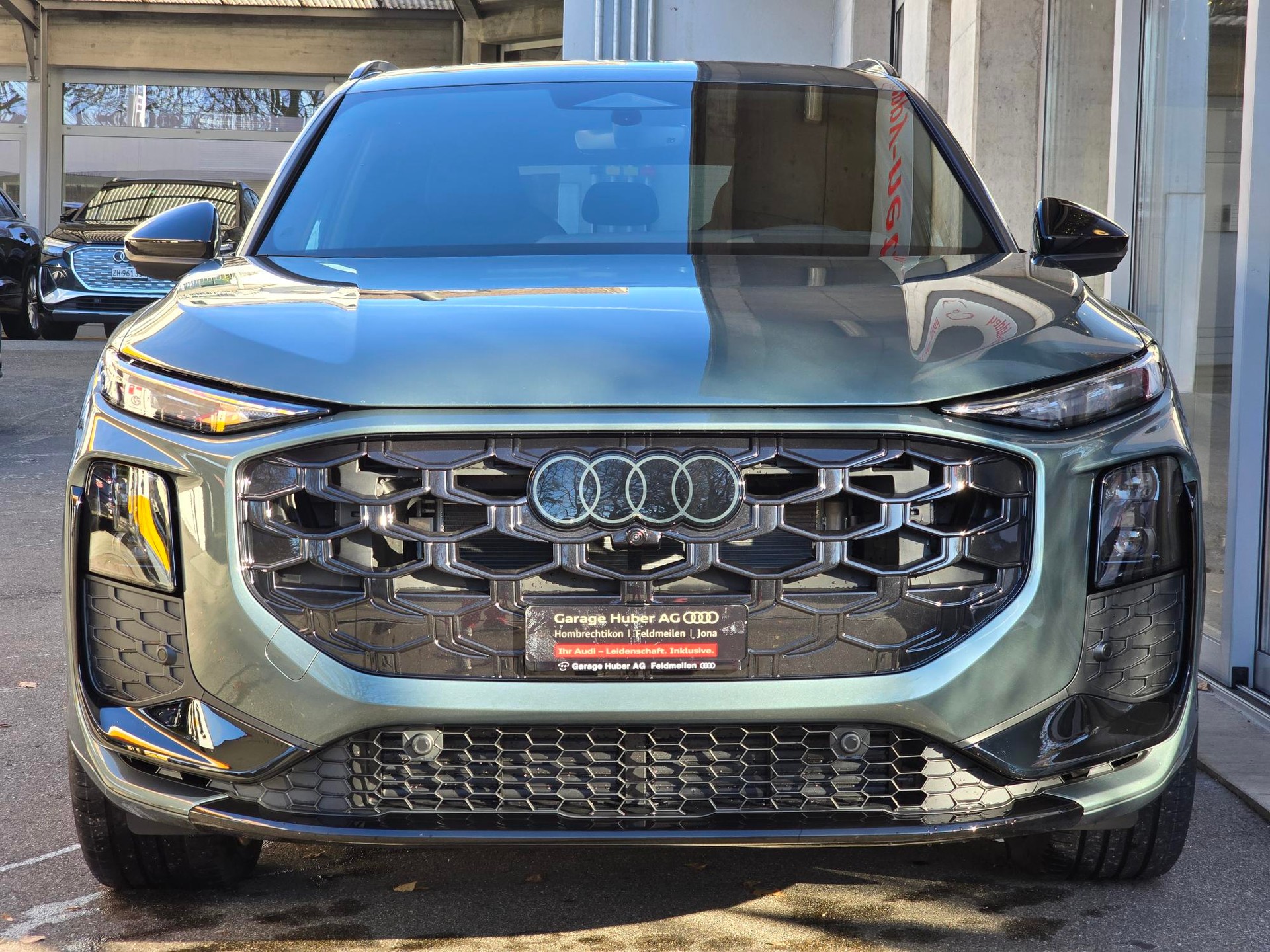 AUDI Q3 SUV TFSI quattro 195 kW S tronic-image-3