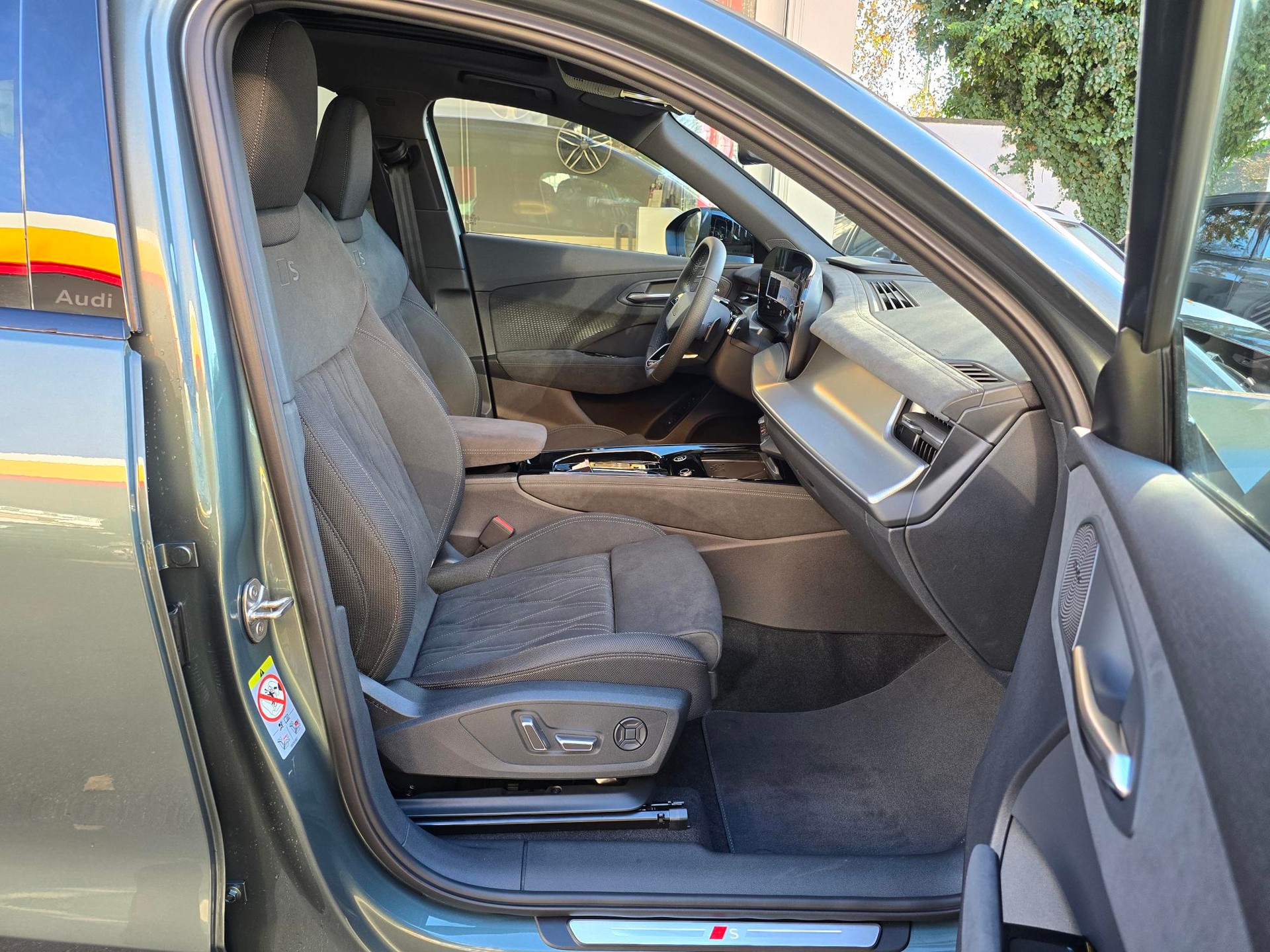 AUDI Q3 SUV TFSI quattro 195 kW S tronic-image-5
