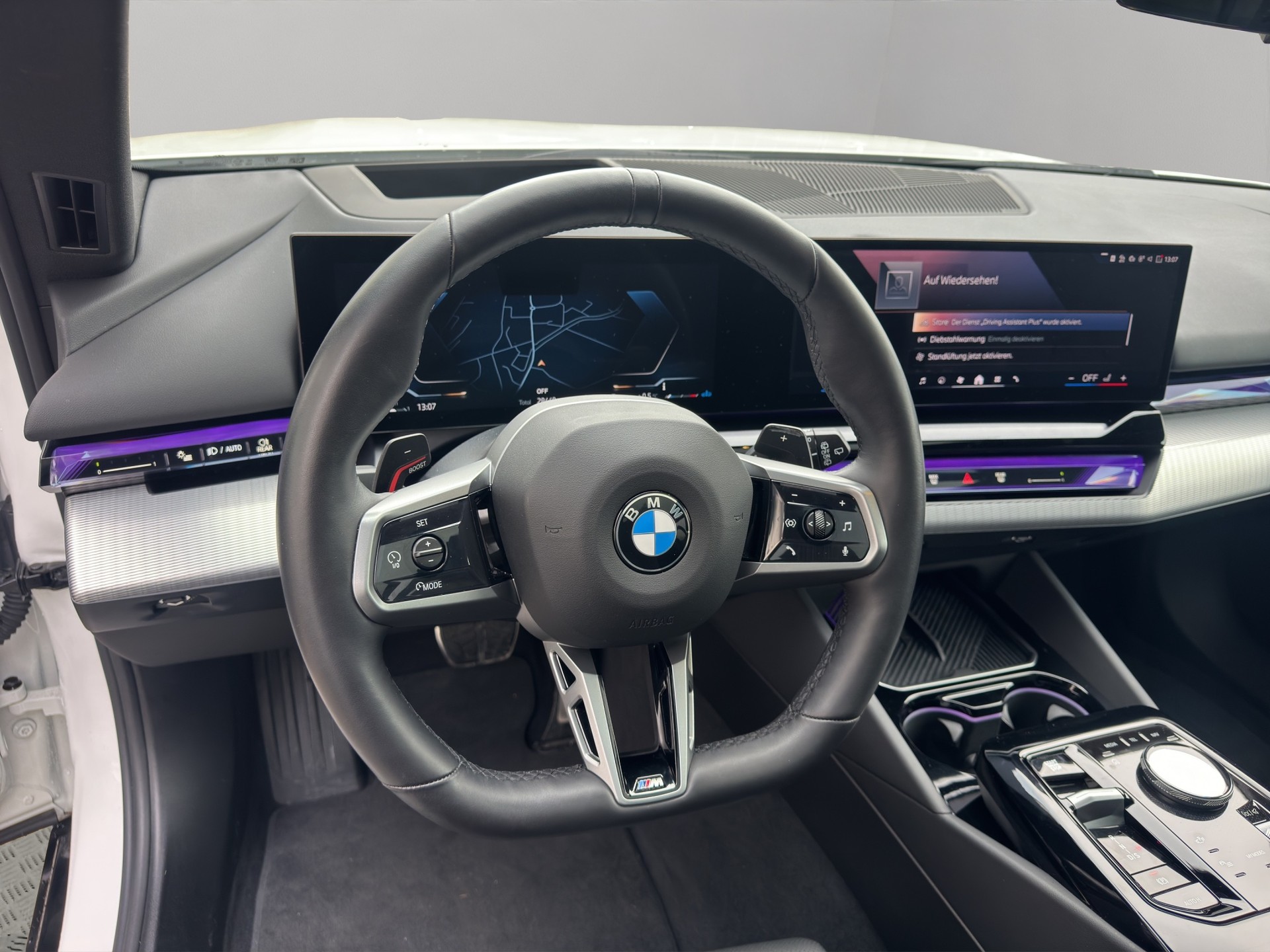 BMW 520d xDrive 48V Touring M Sport Steptronic-image-10