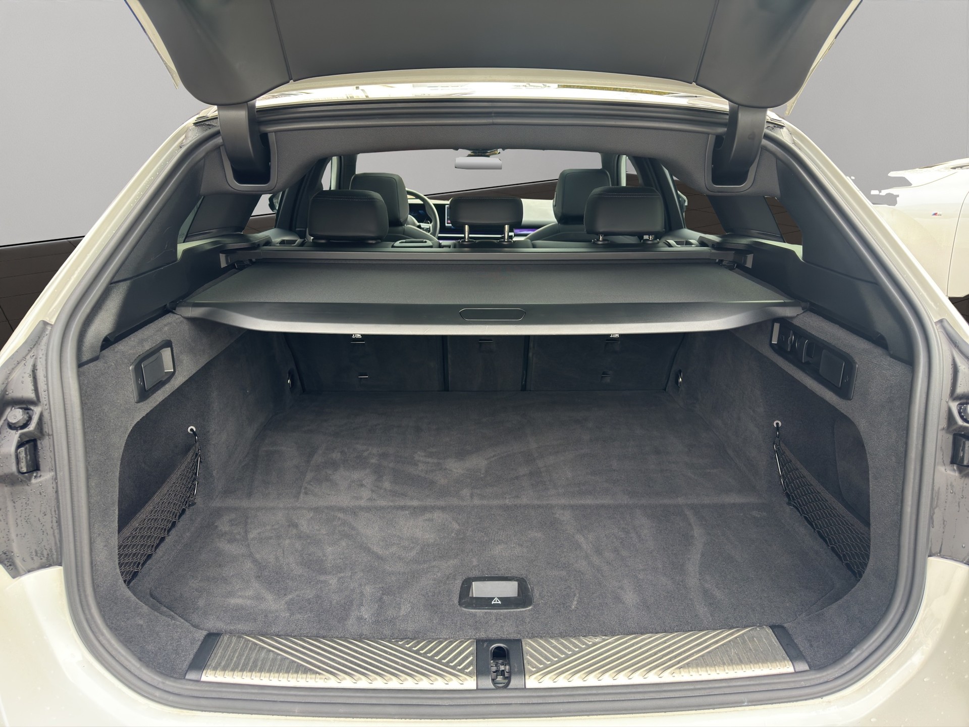 BMW 520d xDrive 48V Touring M Sport Steptronic-image-19