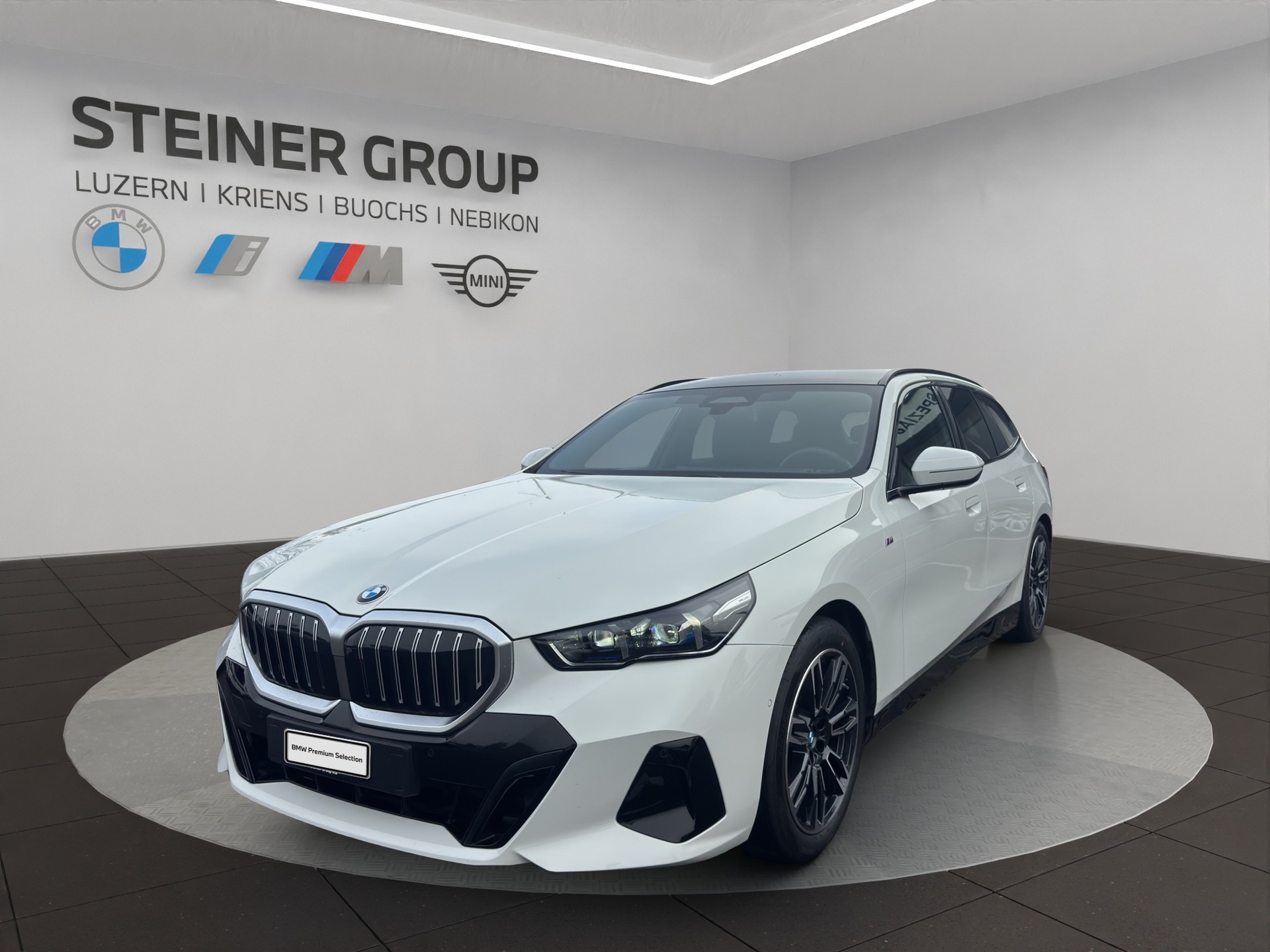 BMW 520d xDrive 48V Touring M Sport Steptronic-image-0