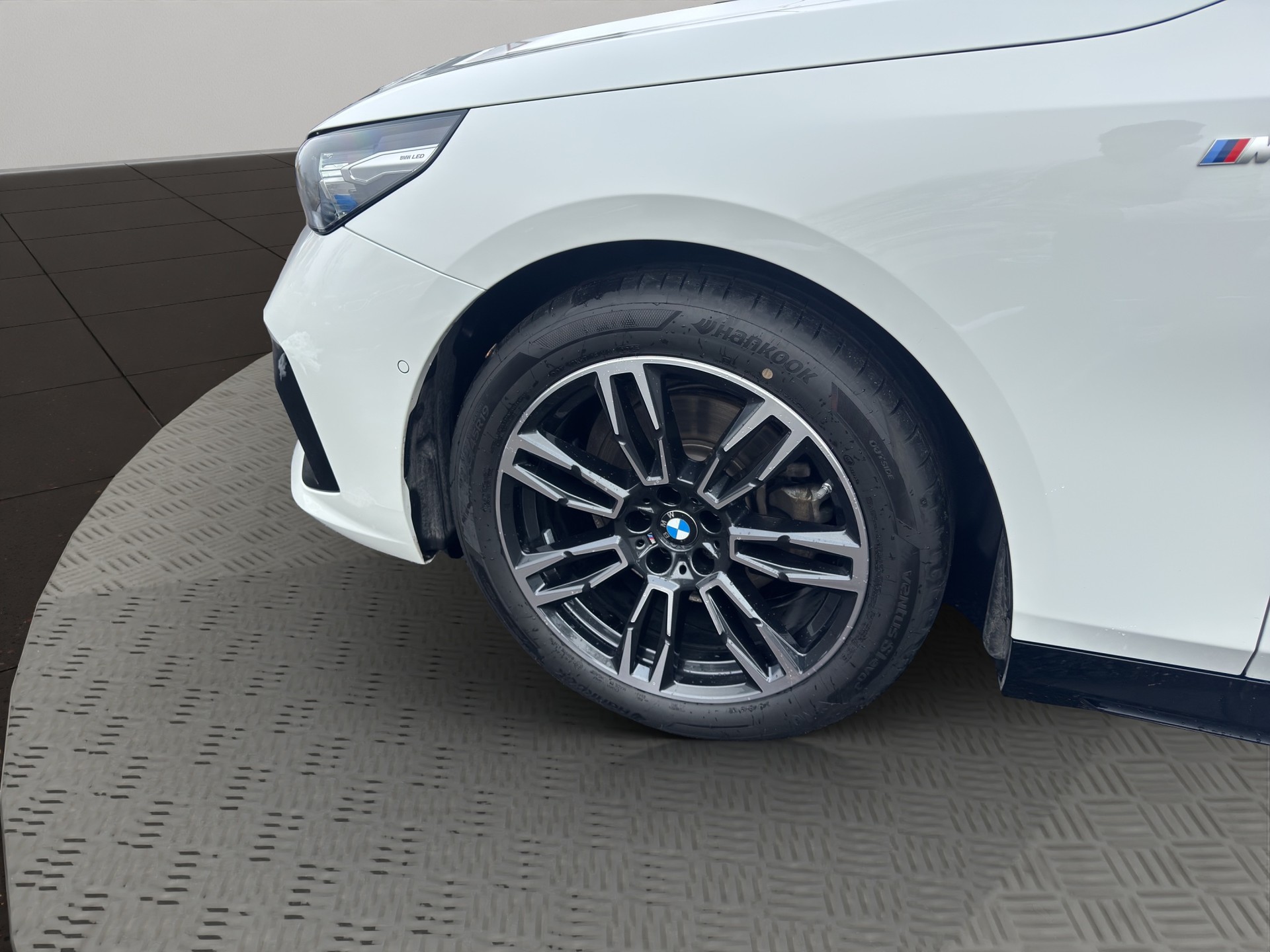 BMW 520d xDrive 48V Touring M Sport Steptronic-image-8