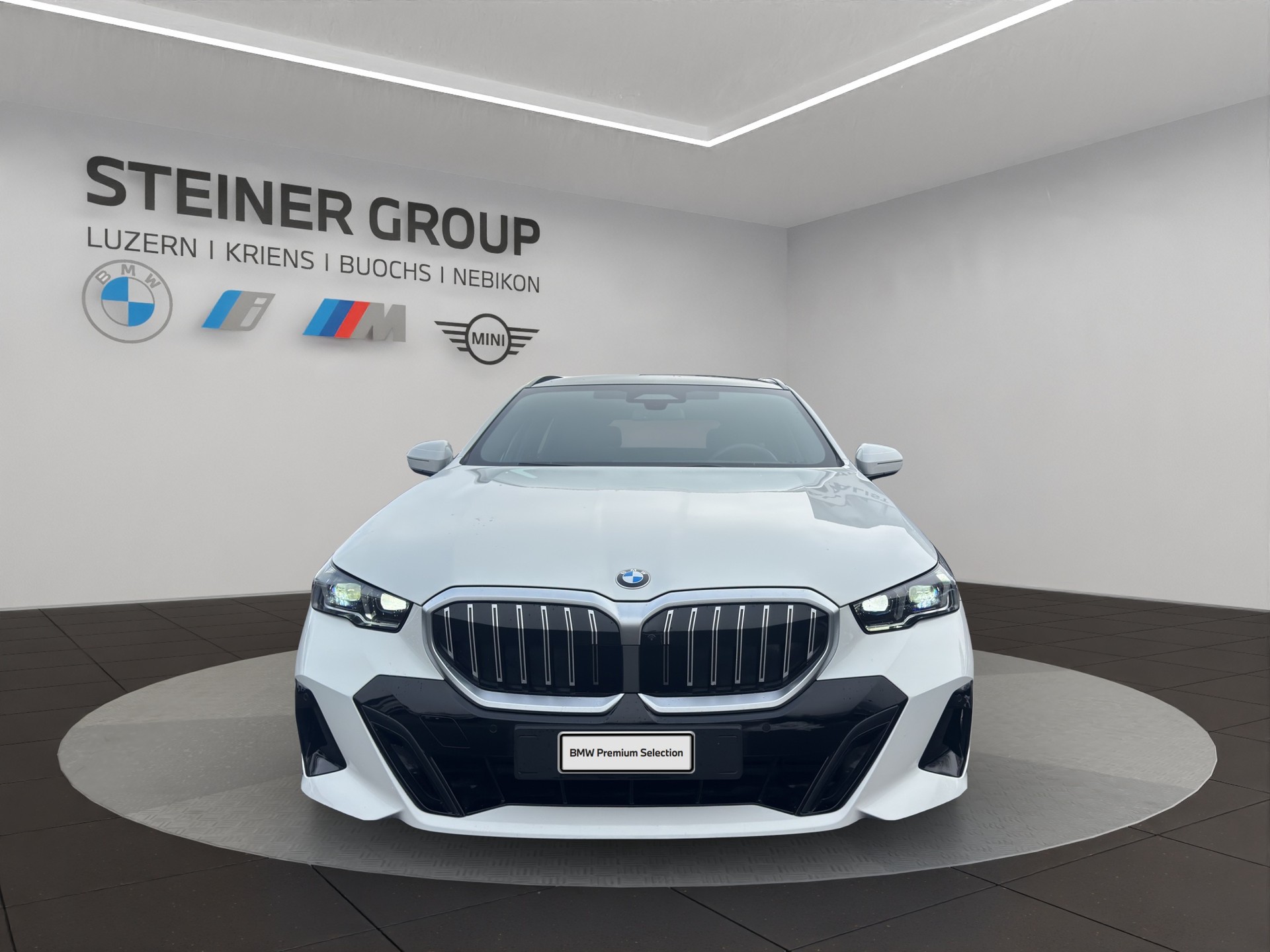 BMW 520d xDrive 48V Touring M Sport Steptronic-image-1