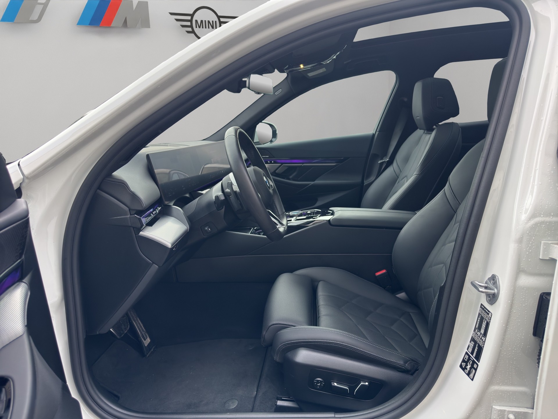 BMW 520d xDrive 48V Touring M Sport Steptronic-image-15