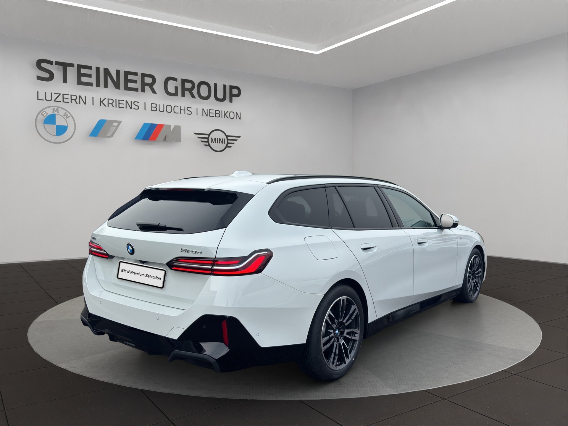 BMW 520d xDrive 48V Touring M Sport Steptronic-image-4