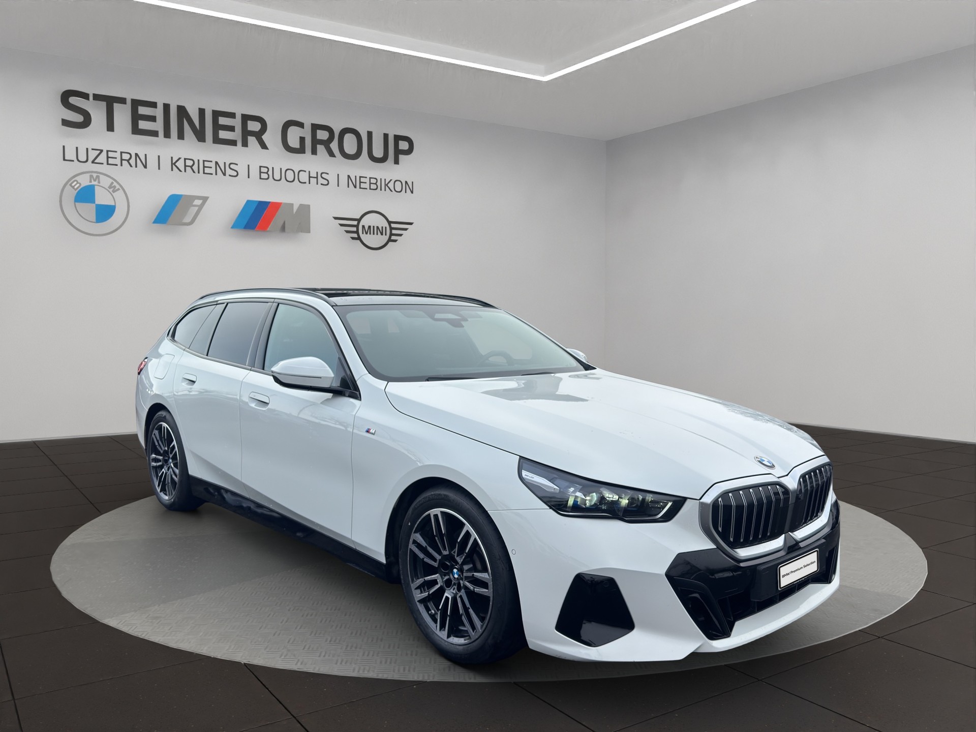 BMW 520d xDrive 48V Touring M Sport Steptronic-image-2