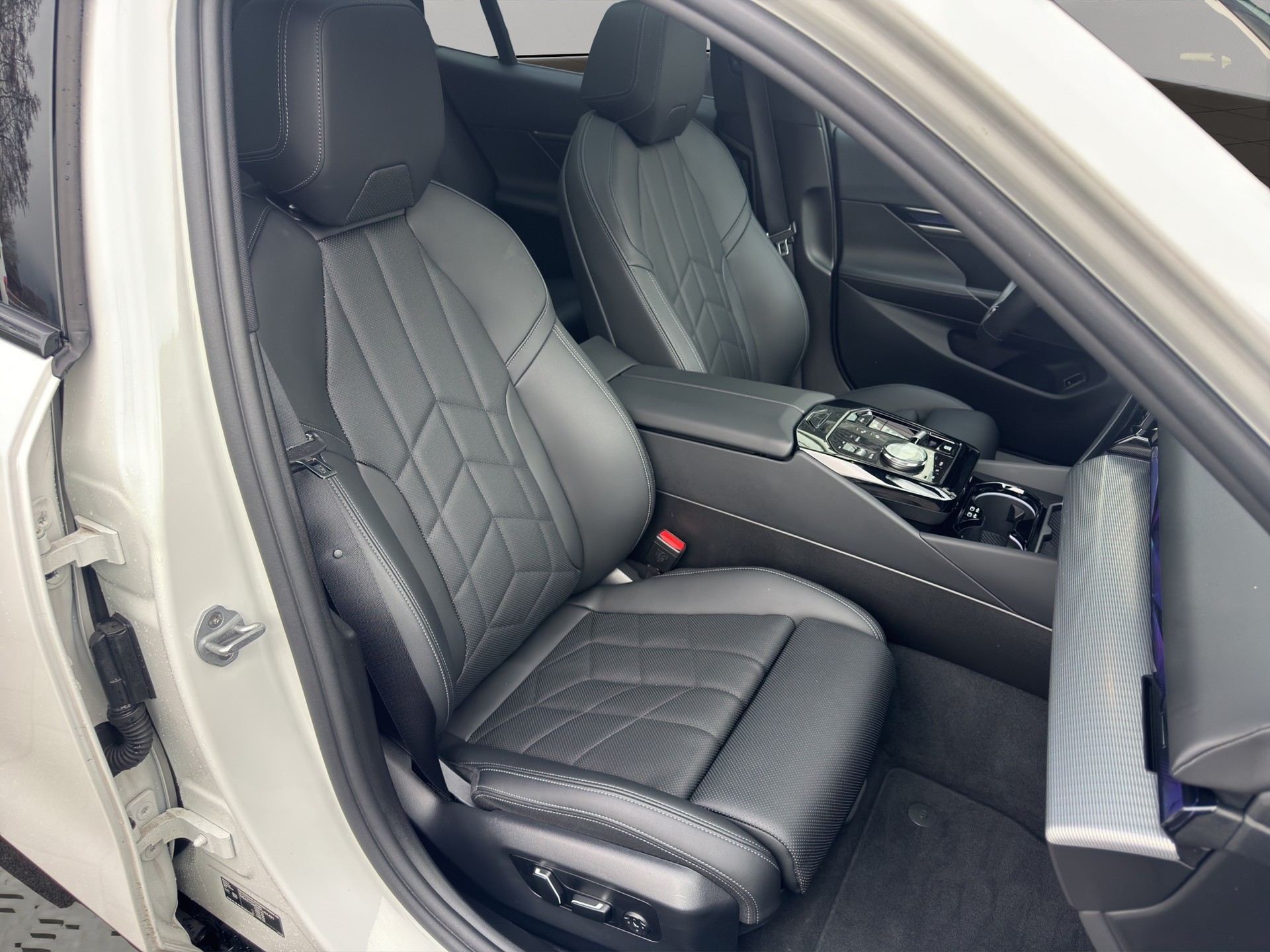 BMW 520d xDrive 48V Touring M Sport Steptronic-image-18