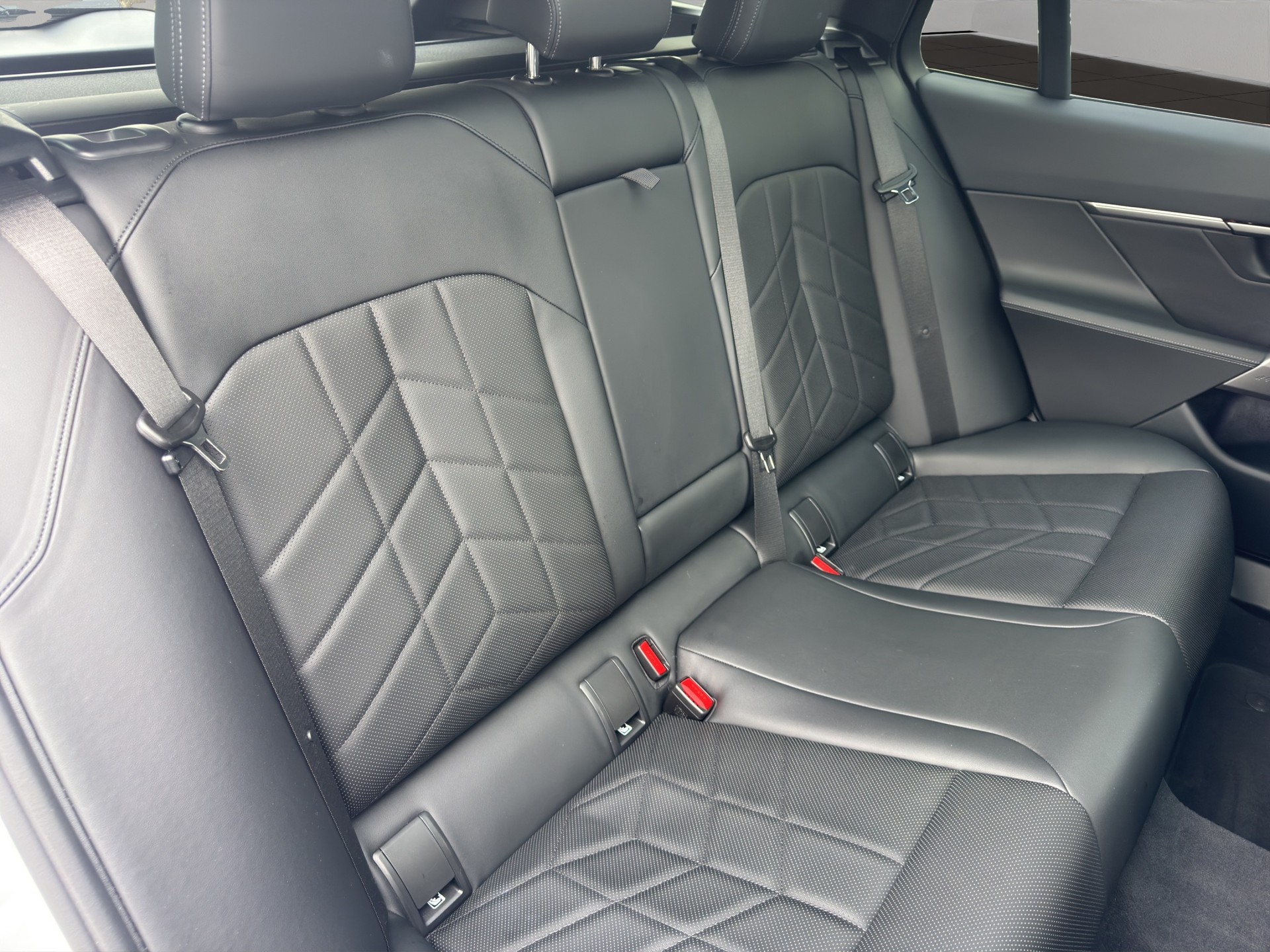 BMW 520d xDrive 48V Touring M Sport Steptronic-image-17