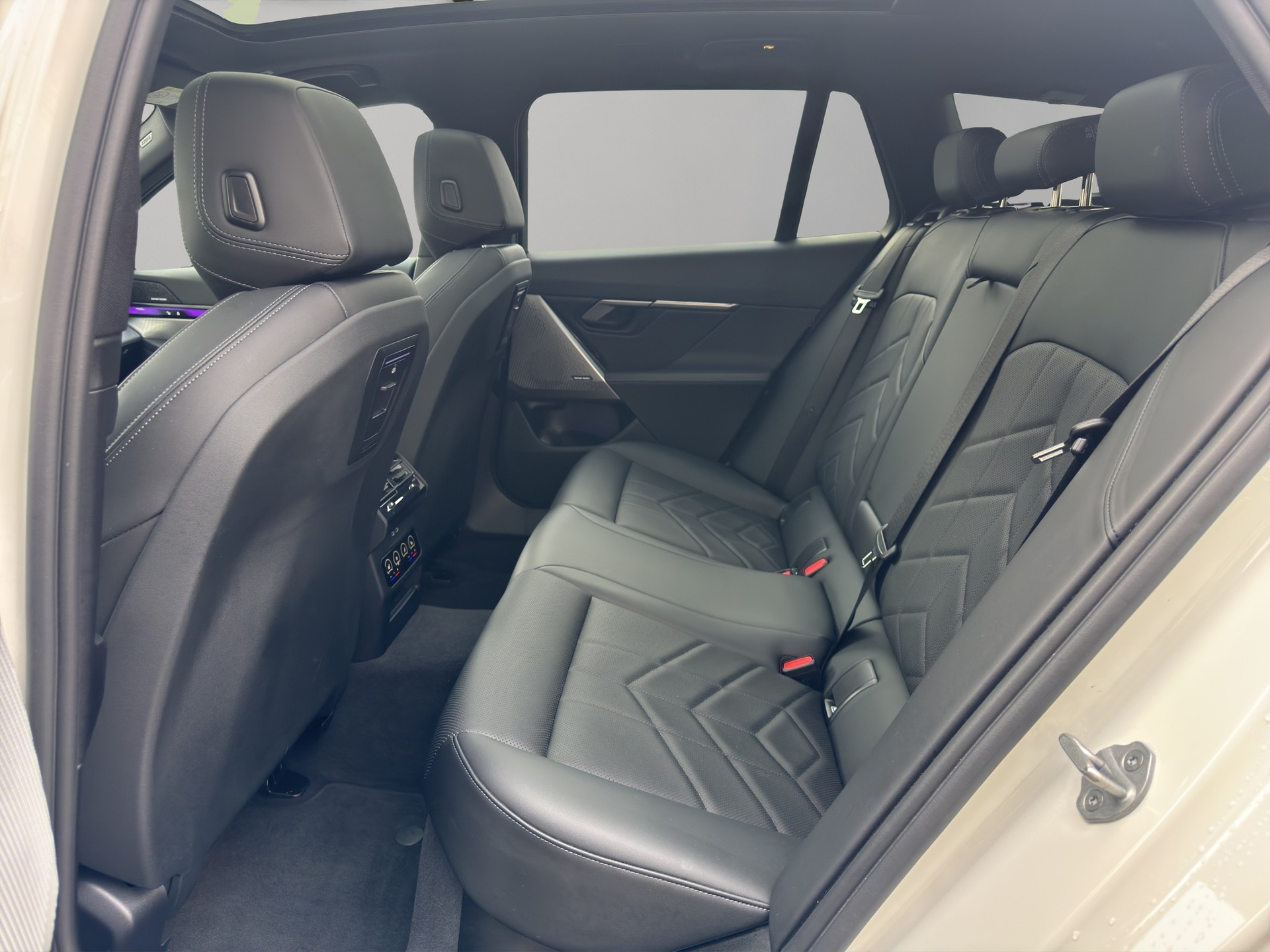 BMW 520d xDrive 48V Touring M Sport Steptronic-image-16