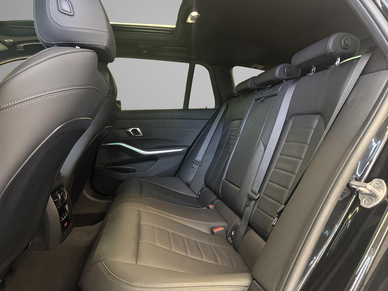 BMW 320d xDrive Touring M-SportPaket-image-19