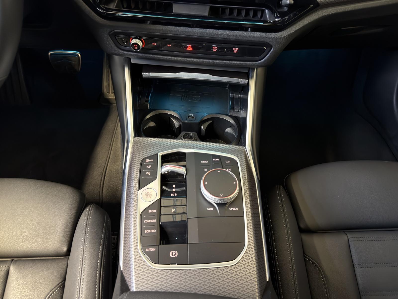 BMW 320d xDrive Touring M-SportPaket-image-12