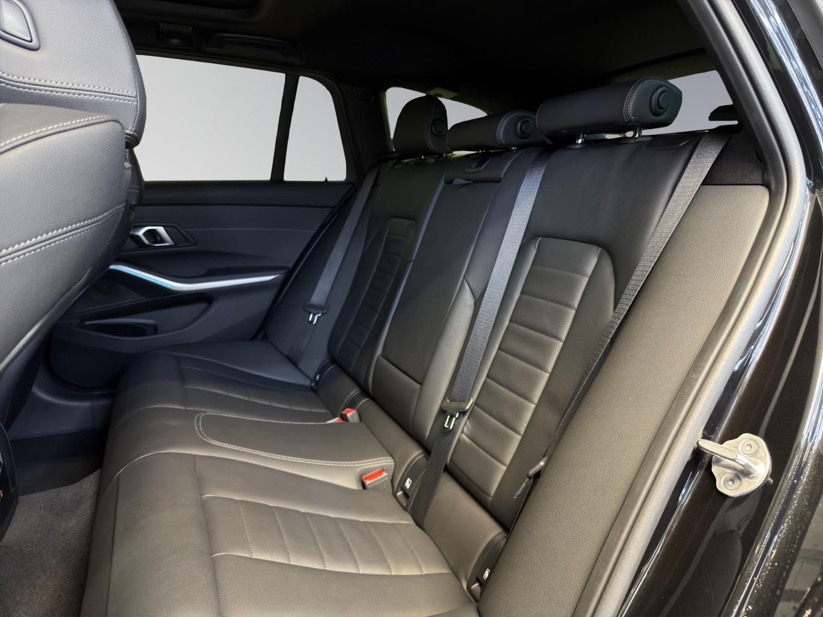 BMW 320d xDrive Touring M-SportPaket-image-16
