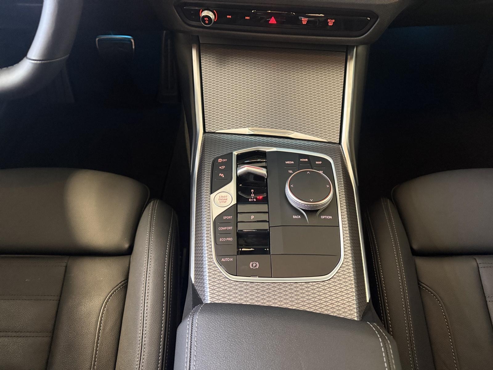 BMW 320d xDrive Touring M-SportPaket-image-14