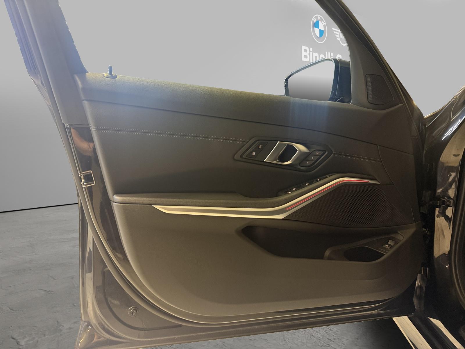 BMW 320d xDrive Touring M-SportPaket-image-8