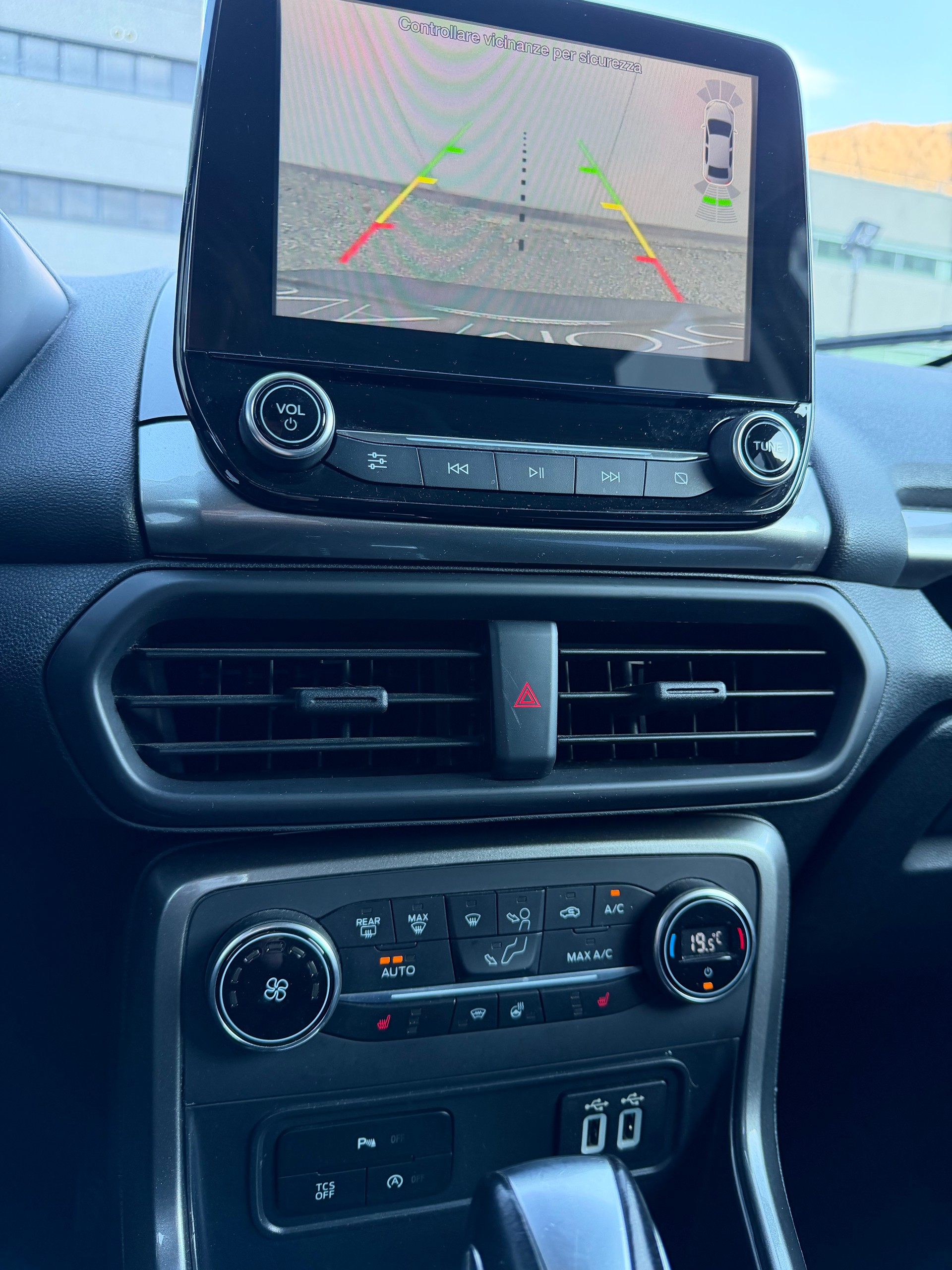 FORD EcoSport 1.0 SCTi Business Automat-image-9