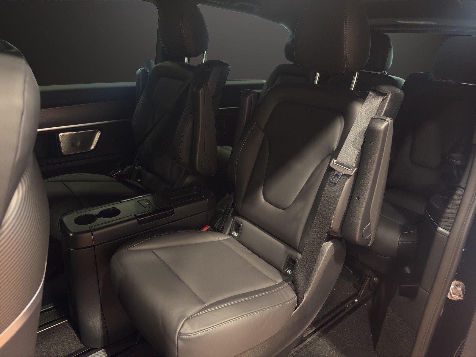 MERCEDES-BENZ V 300 d lang Swiss Edition 9G-Tronic-image-6