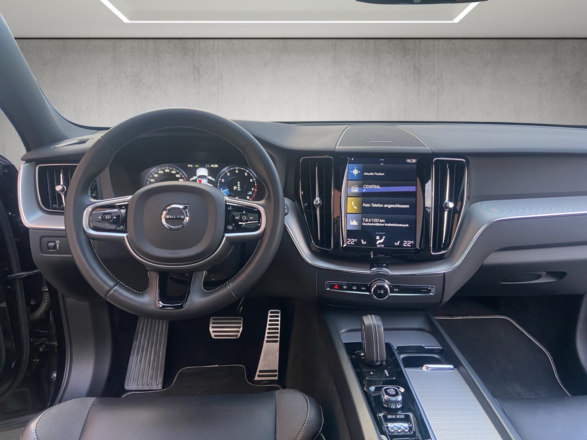 VOLVO XC60 B5 Benzin Mild Hybrid AWD R-Design Geartronic-image-8