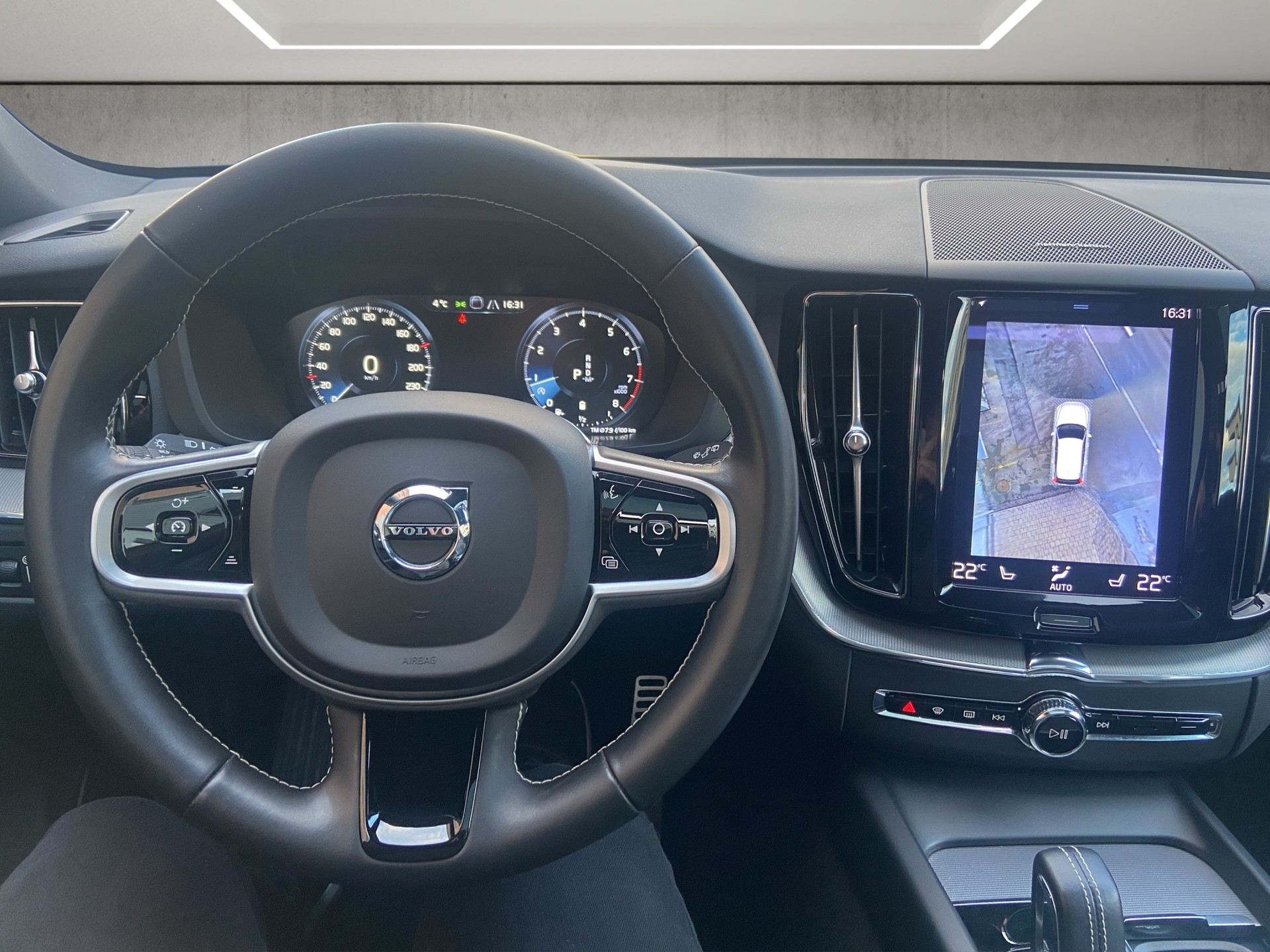 VOLVO XC60 B5 Benzin Mild Hybrid AWD R-Design Geartronic-image-7