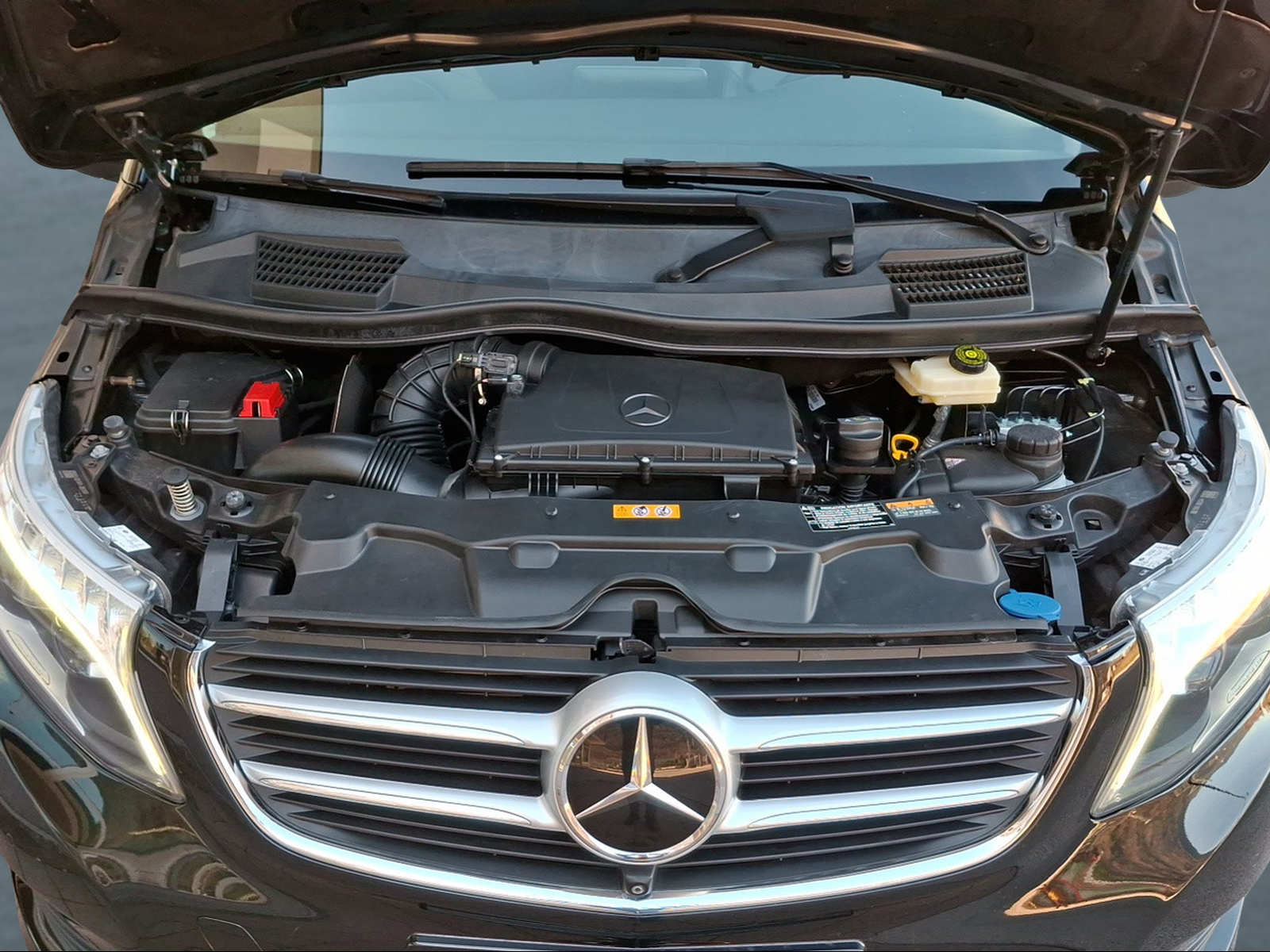 MERCEDES-BENZ V 250 d Avantgarde extralang 4M 7G-Tronic-image-13