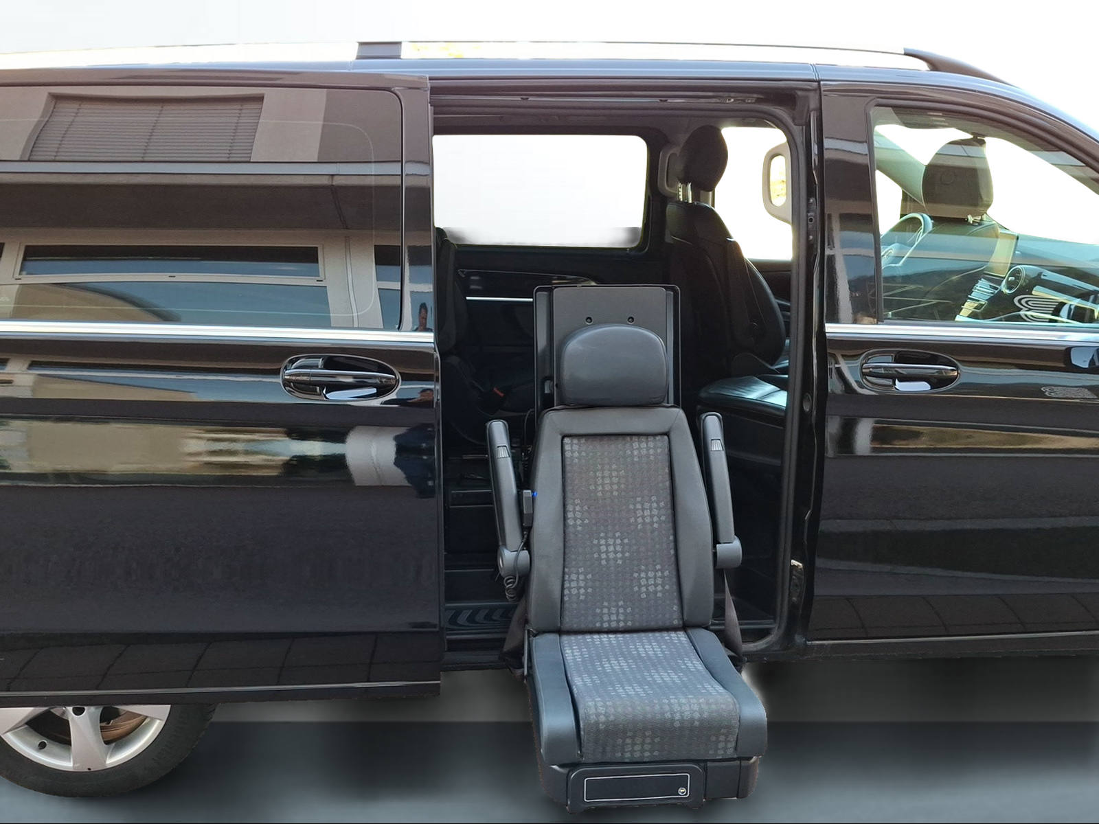 MERCEDES-BENZ V 250 d Avantgarde extralang 4M 7G-Tronic-image-10