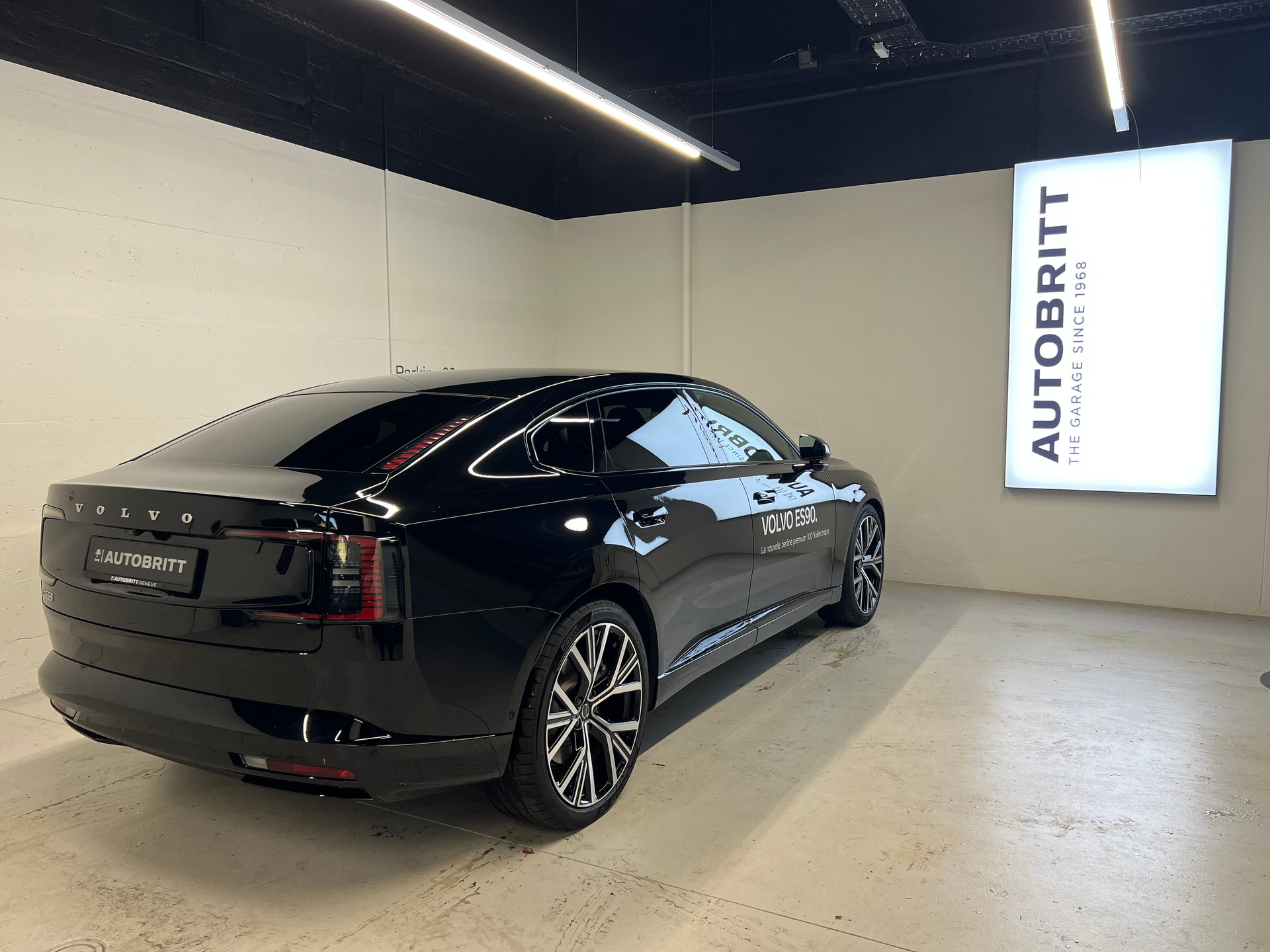 VOLVO ES90 Single Motor Extended Range Ultra-showroom-element-1