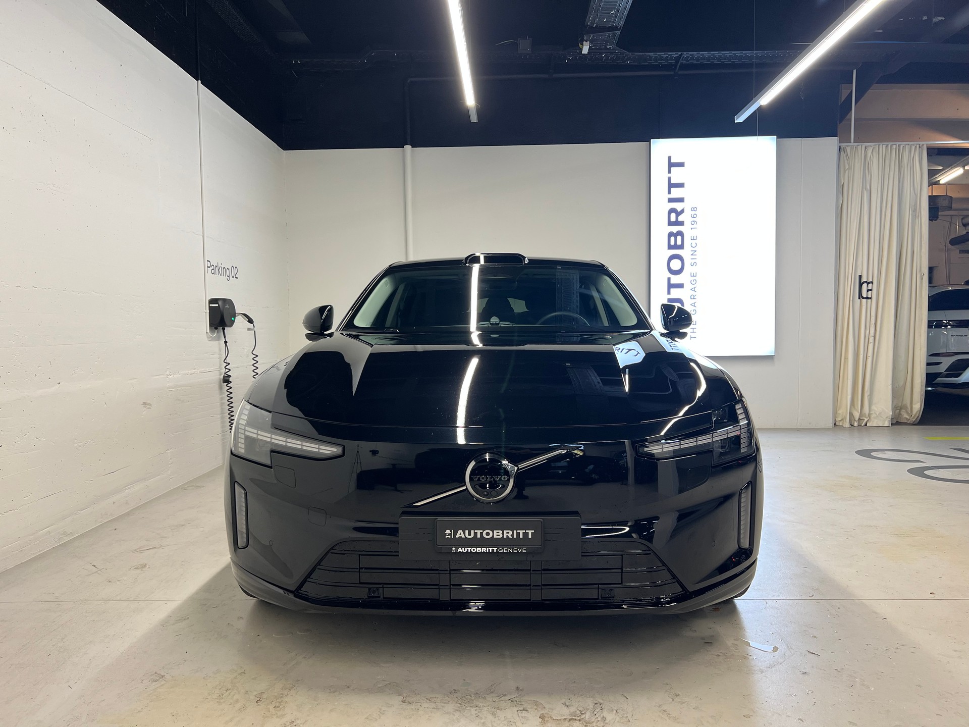 VOLVO ES90 Single Motor Extended Range Ultra-showroom-element-3