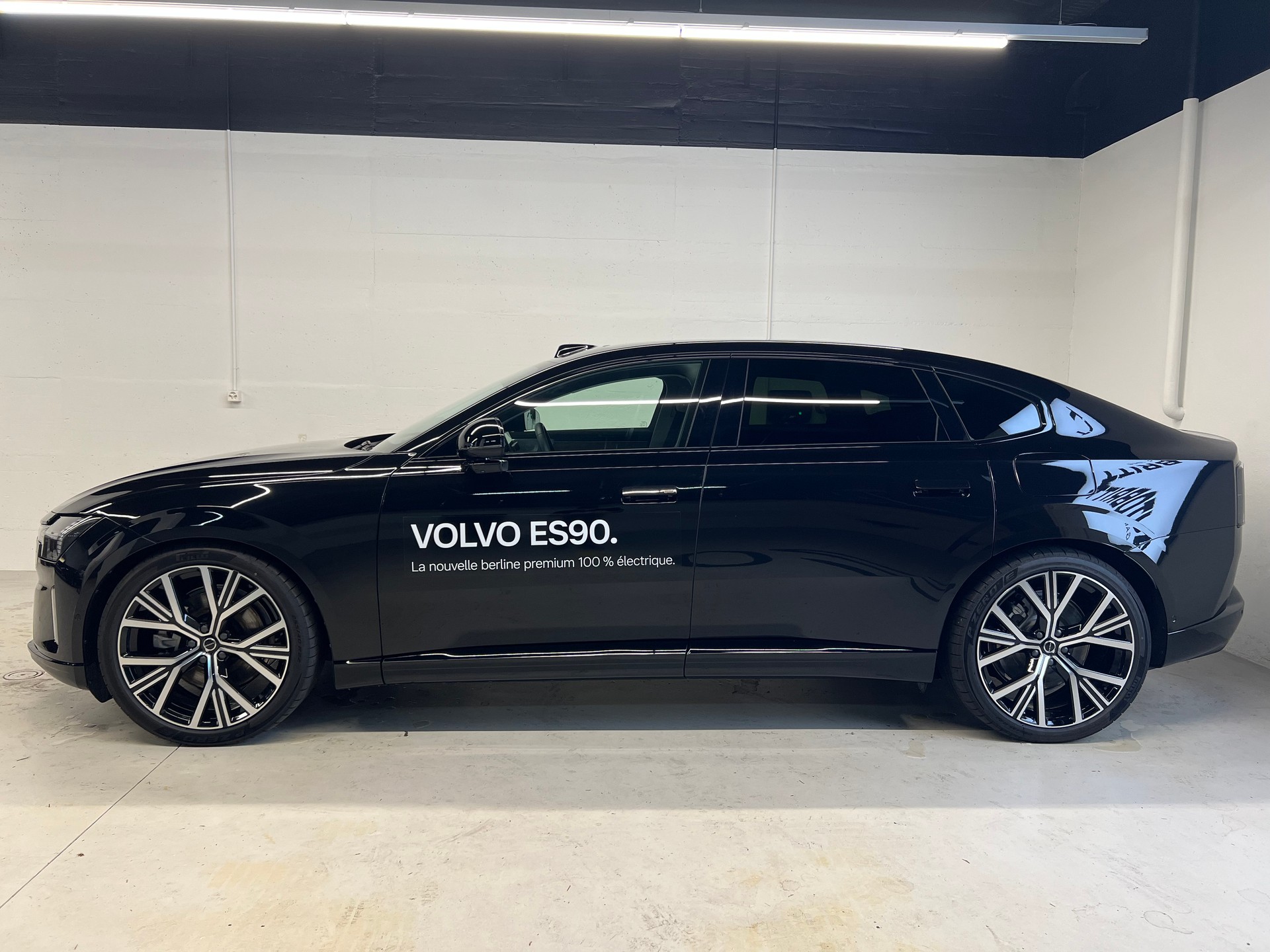 VOLVO ES90 Single Motor Extended Range Ultra-showroom-element-2
