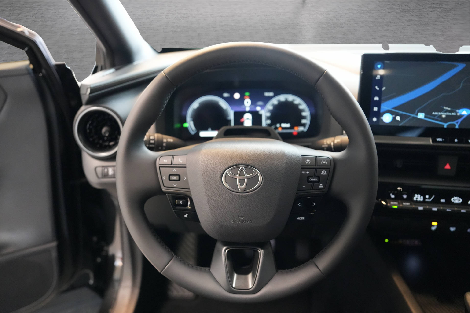 TOYOTA C-HR 1.8 HEV Swiss Edition-image-4