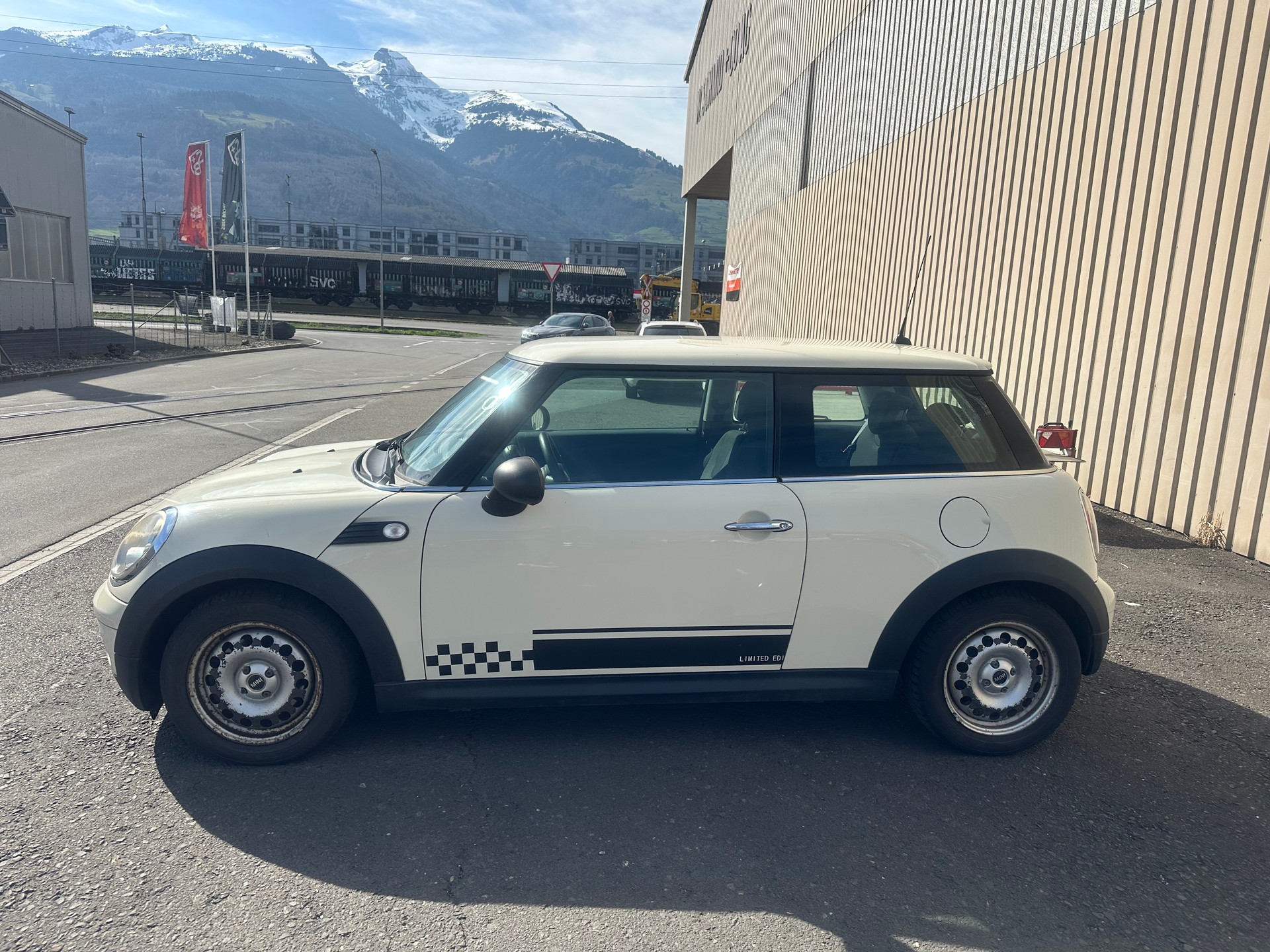MINI One-image-3