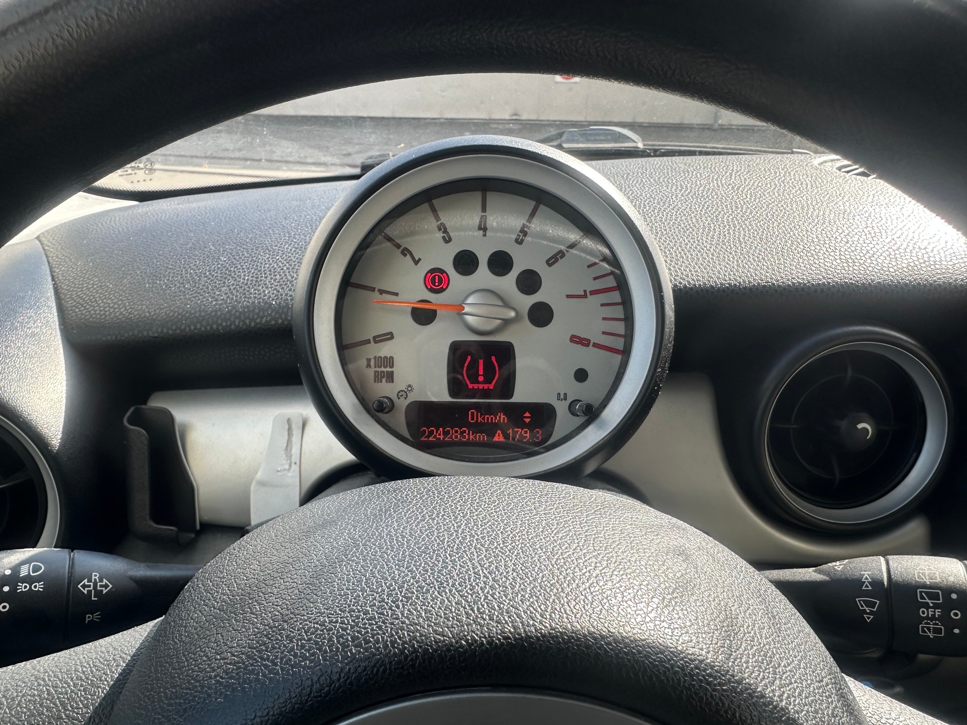 MINI One-image-10