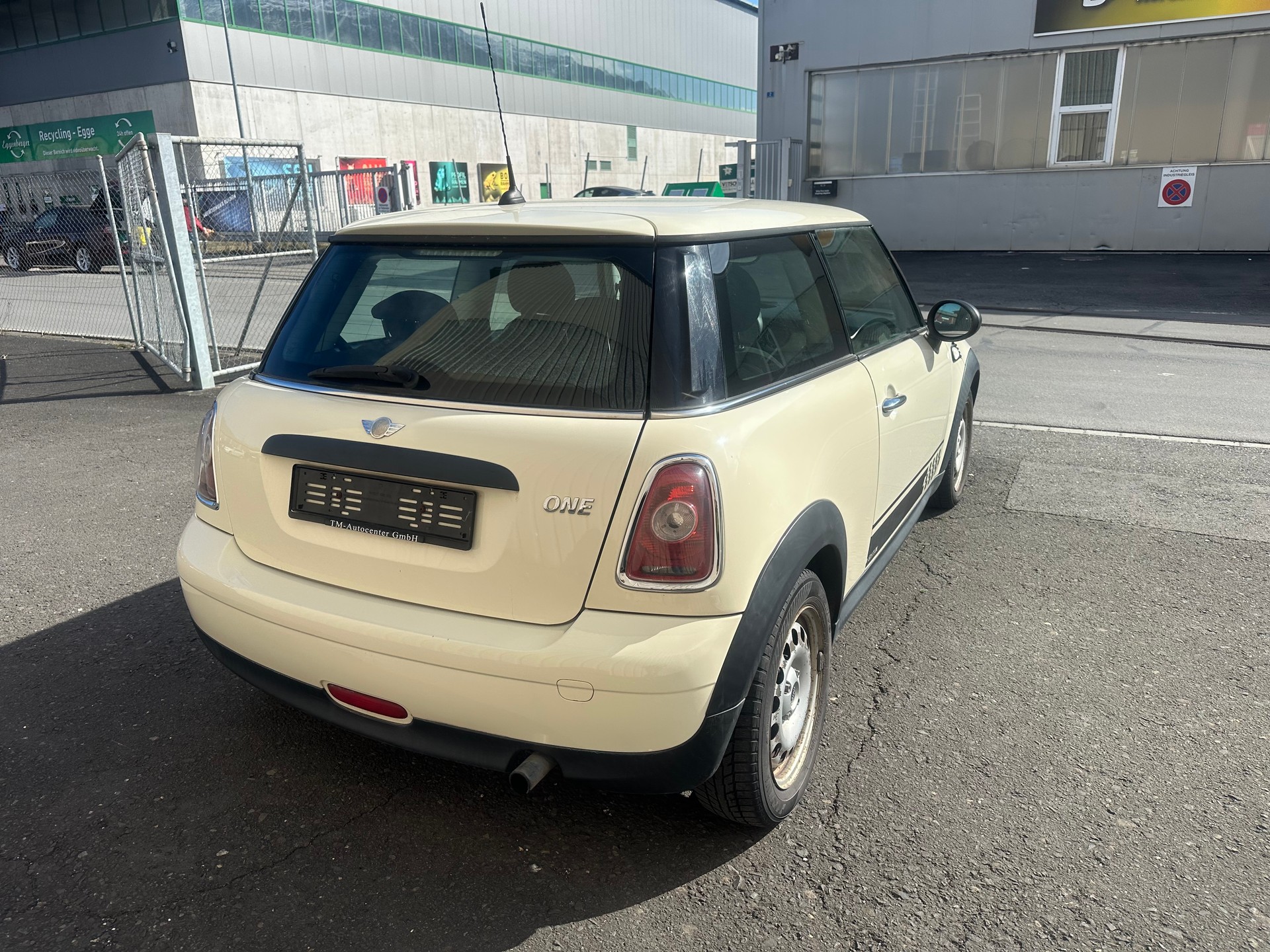 MINI One-image-7