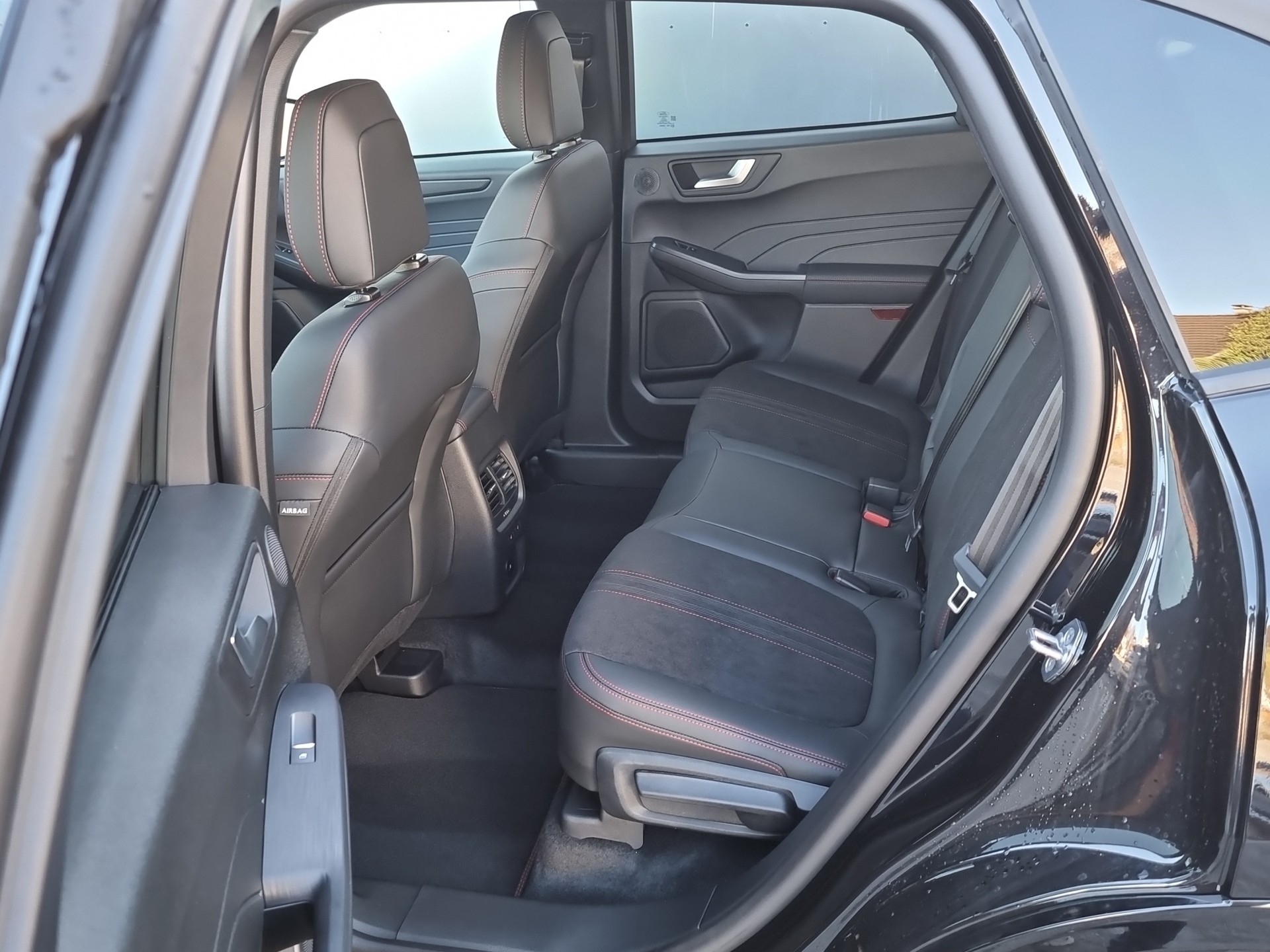 FORD Kuga 2.5 Hybrid ST-Line X 4x4-image-13