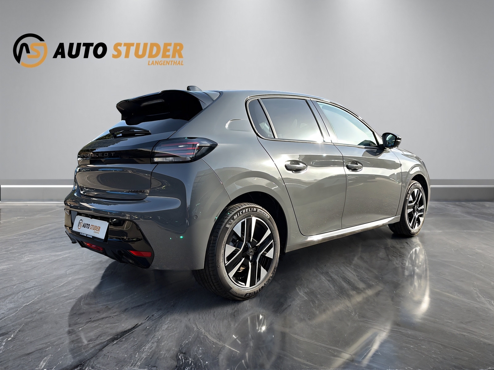 PEUGEOT 208 1.2 Hybrid Allure Premium-image-4