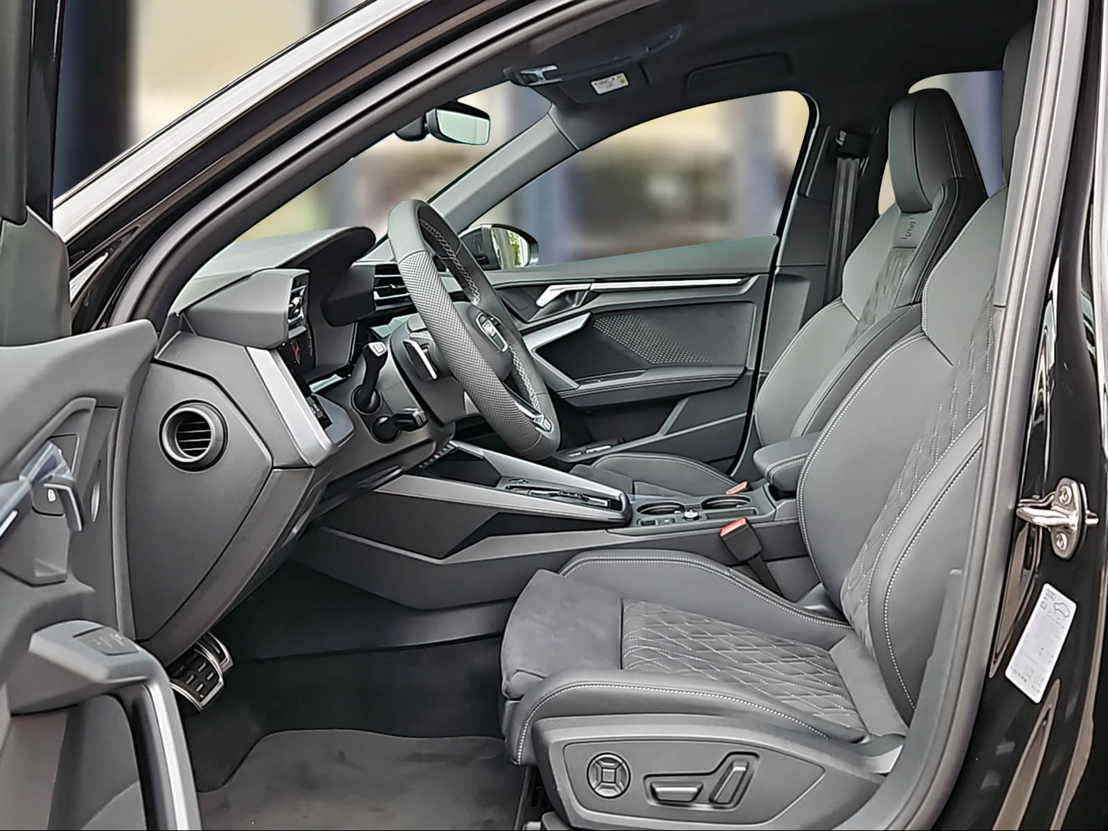 AUDI A3 Sportback TFSI 110 kW S line Attraction S tronic Mythosschwarz Metallic-image-7