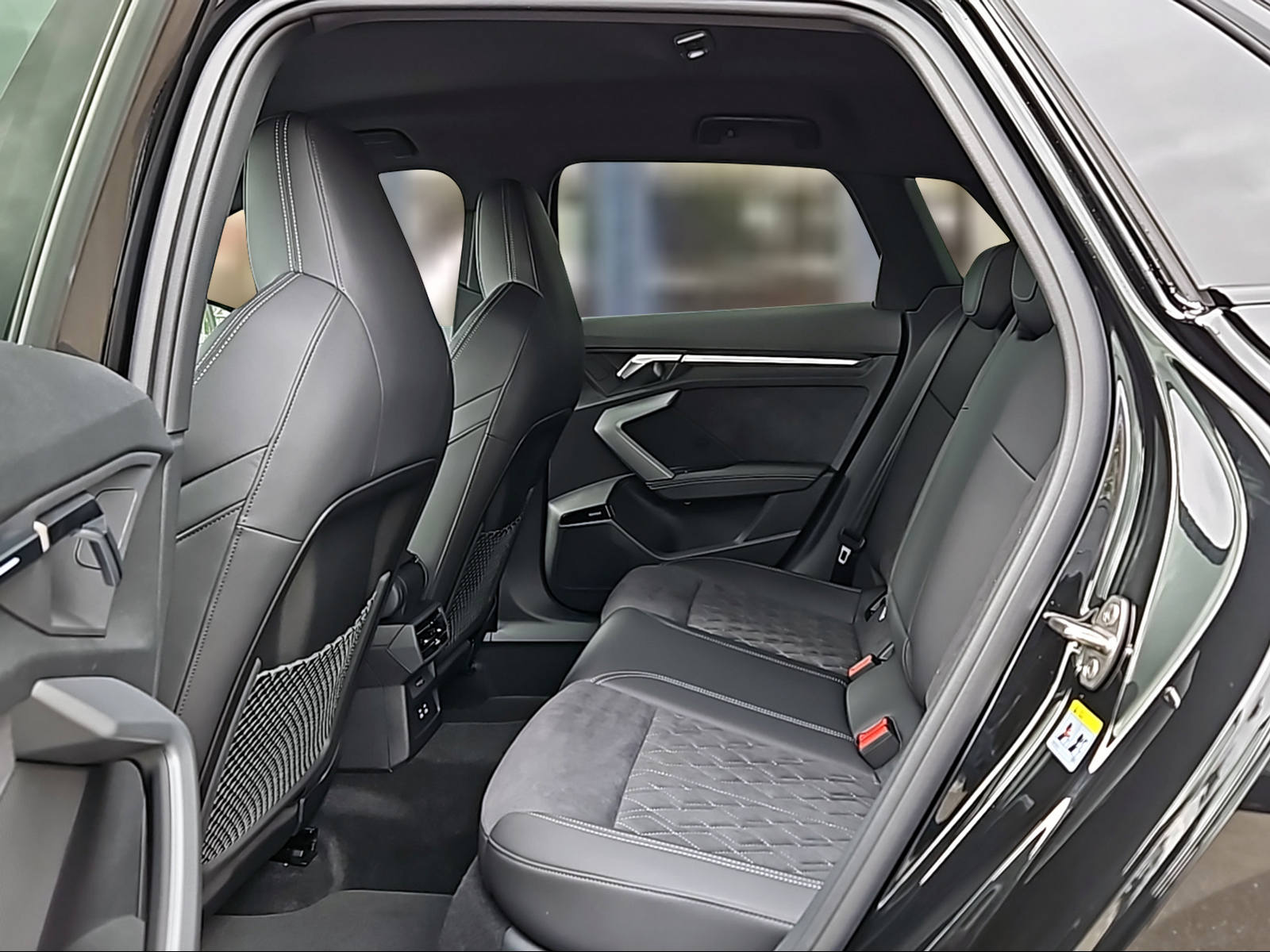 AUDI A3 Sportback TFSI 110 kW S line Attraction S tronic Mythosschwarz Metallic-image-9