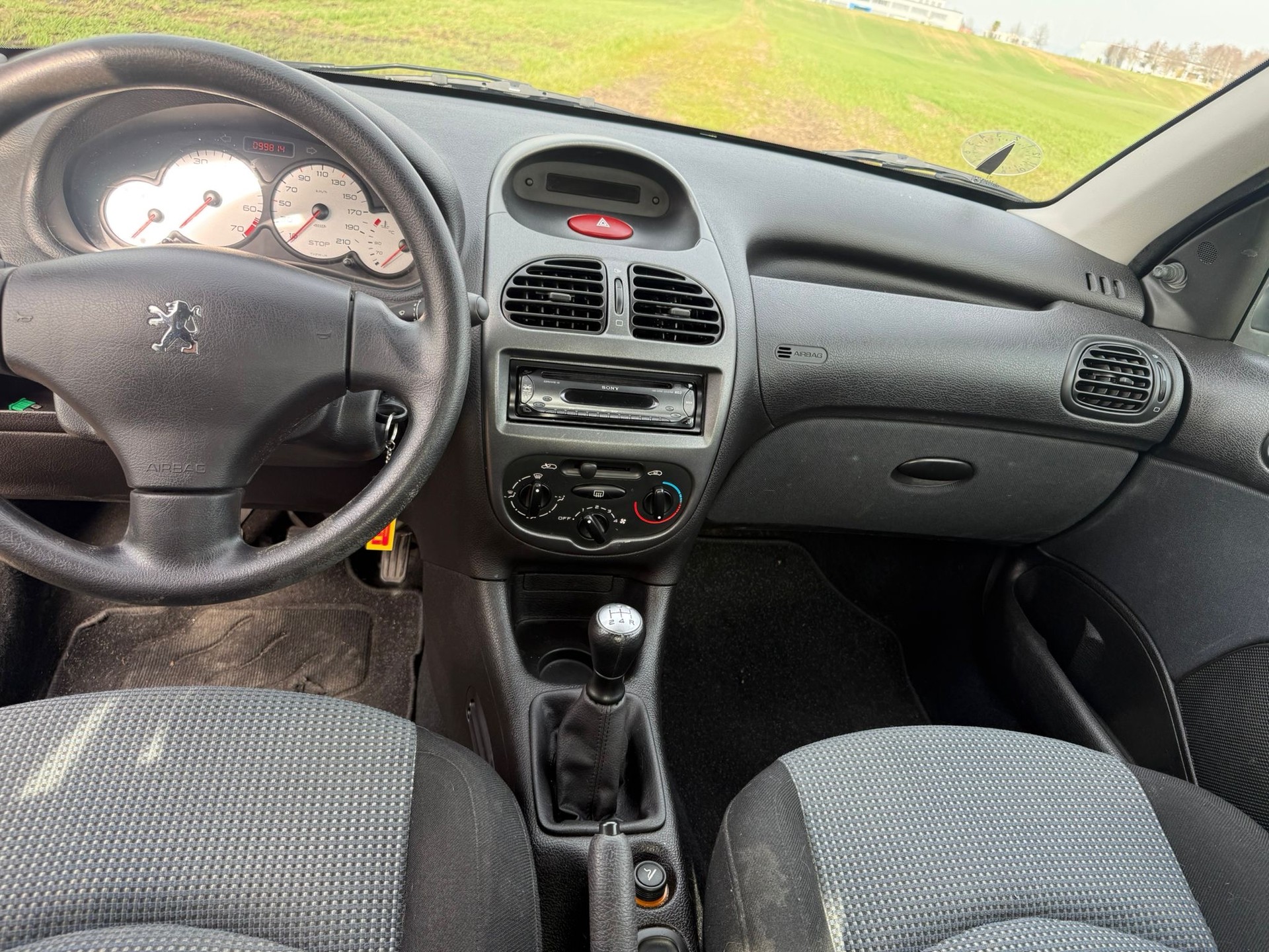 PEUGEOT 206 1.4 X-Line-image-9