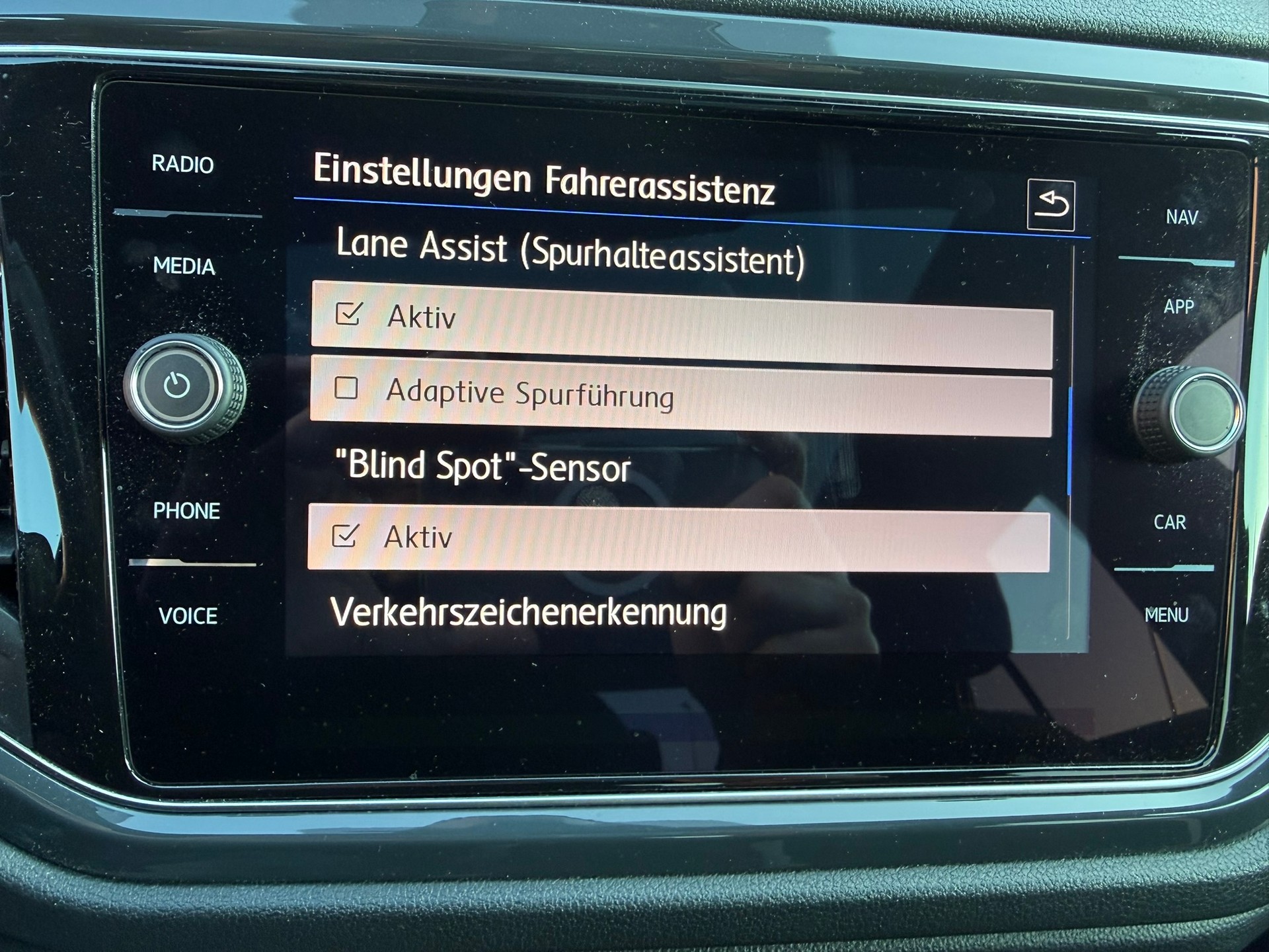 VW T-Roc 2.0 TSI Sport DSG 4Motion, 8-fach bereift-image-17