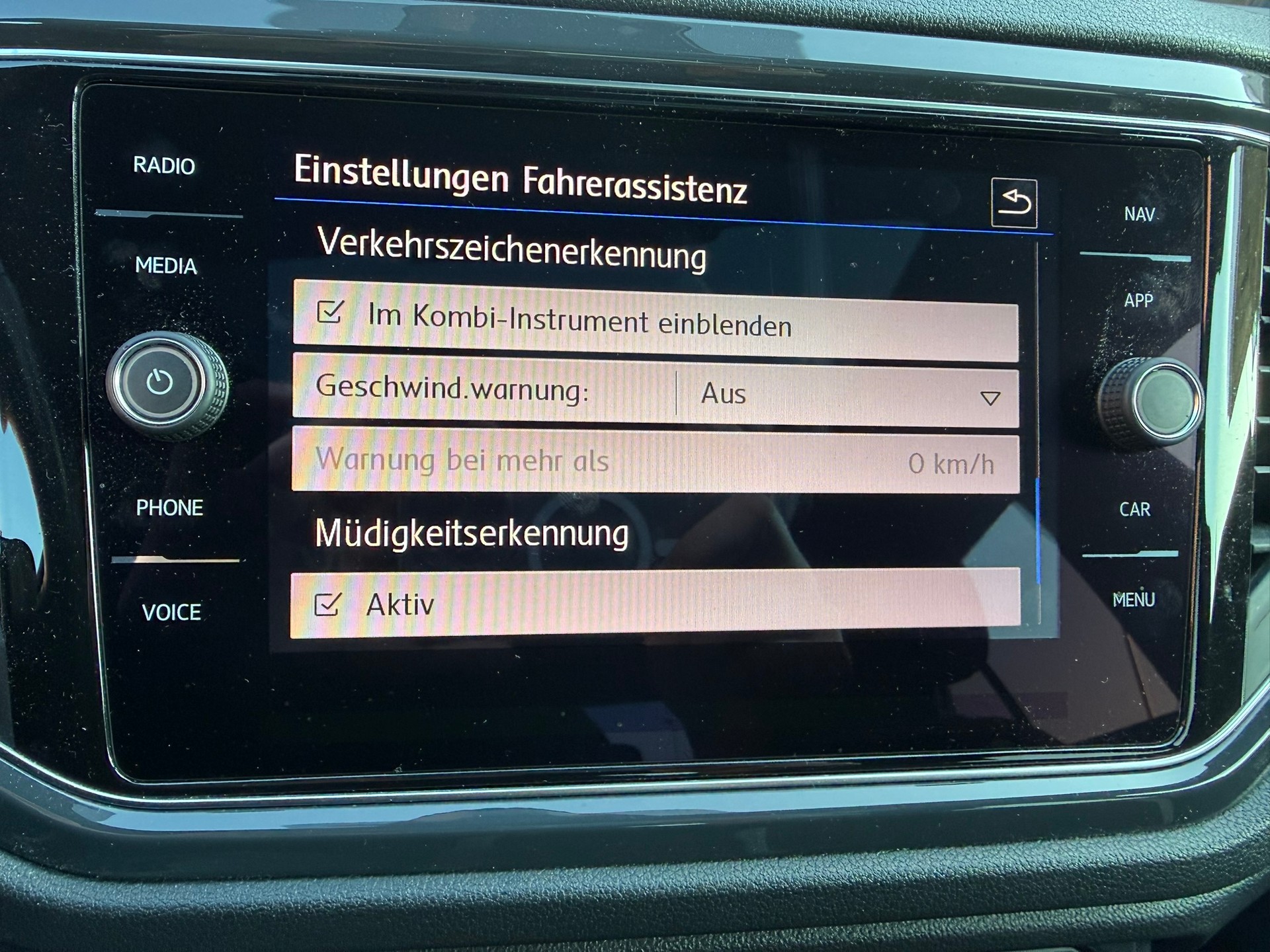 VW T-Roc 2.0 TSI Sport DSG 4Motion, 8-fach bereift-image-18