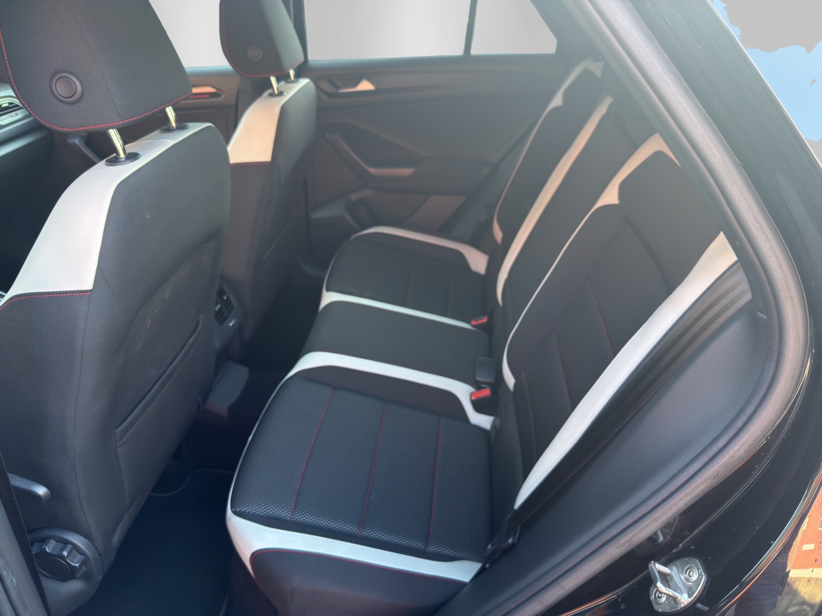 VW T-Roc 2.0 TSI Sport DSG 4Motion, 8-fach bereift-image-9