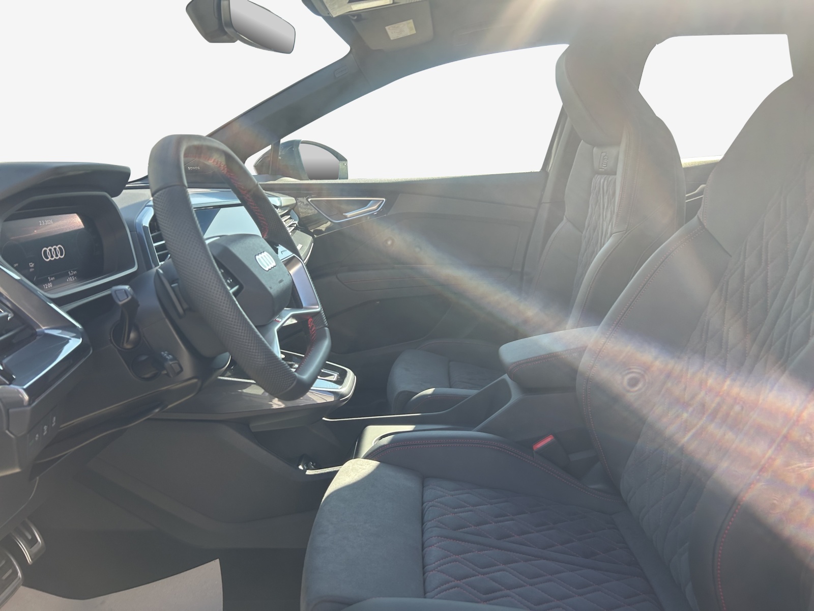 AUDI Q4 e-tron 45 Edition Swiss Ski quattro-image-7