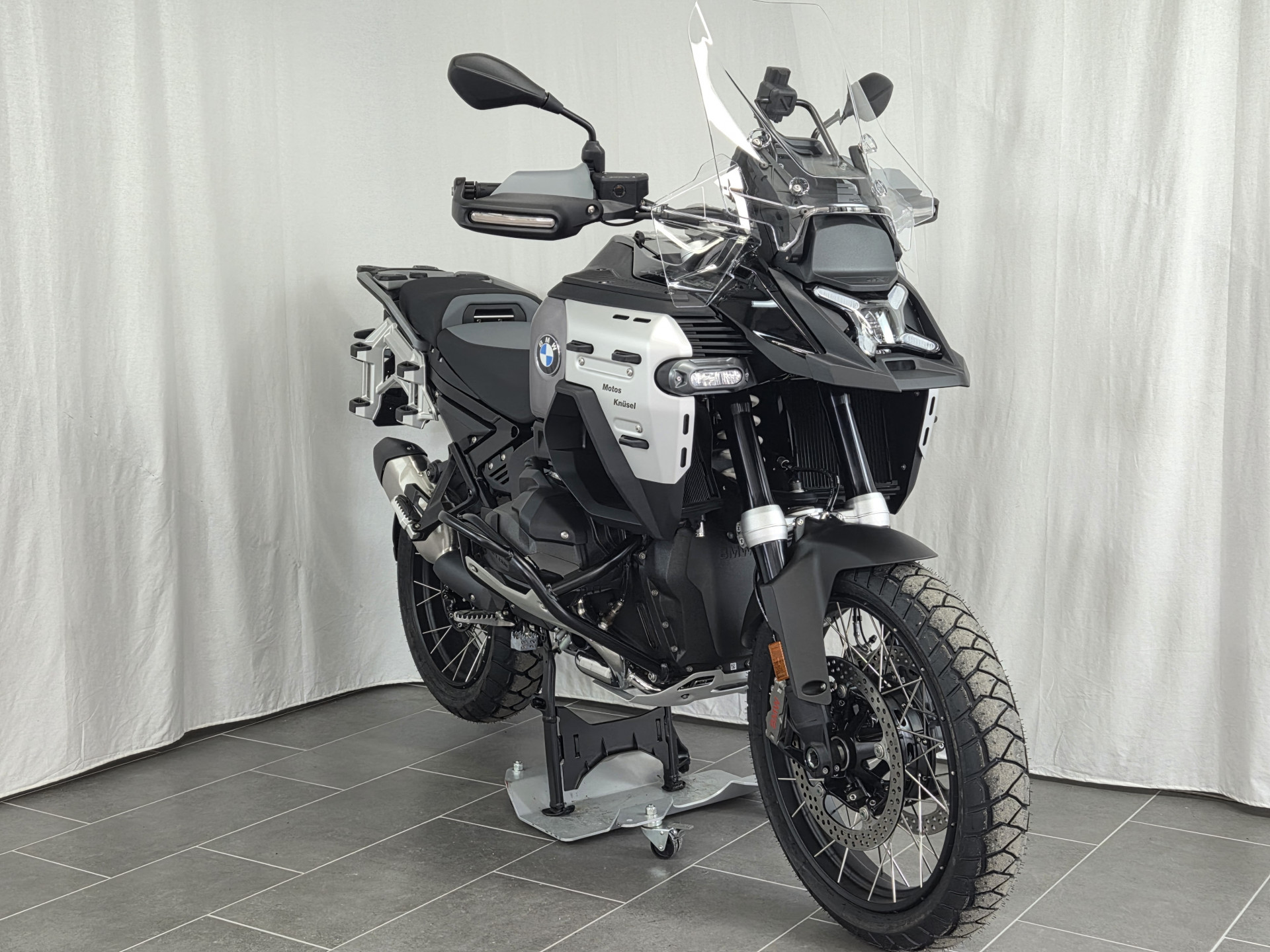 BMW R 1300 GS Adventure mit 5 Jahre Garantie für Kaufverträge bis 30.06.26-showroom-element-1
