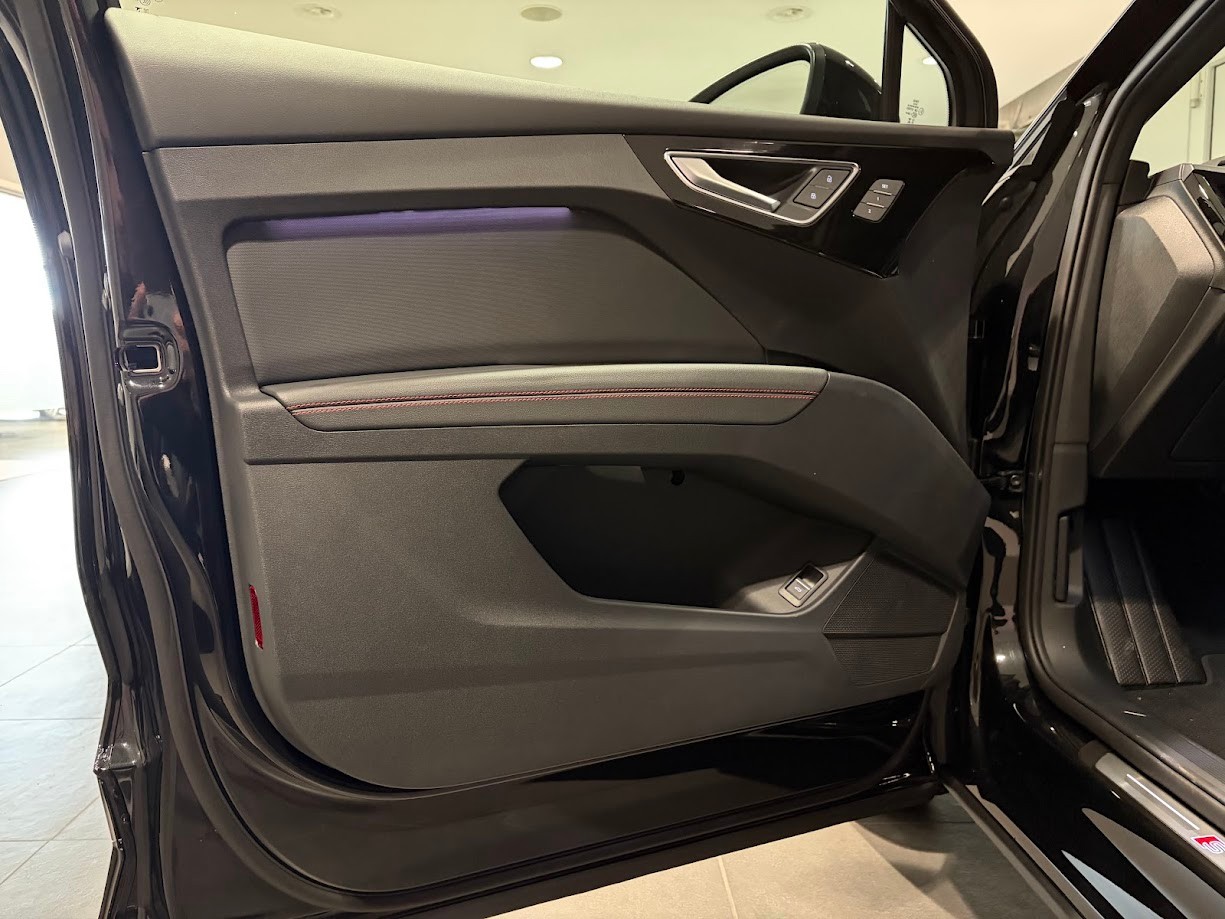 AUDI Q4 e-tron 45 Edition Swiss Ski quattro-image-2
