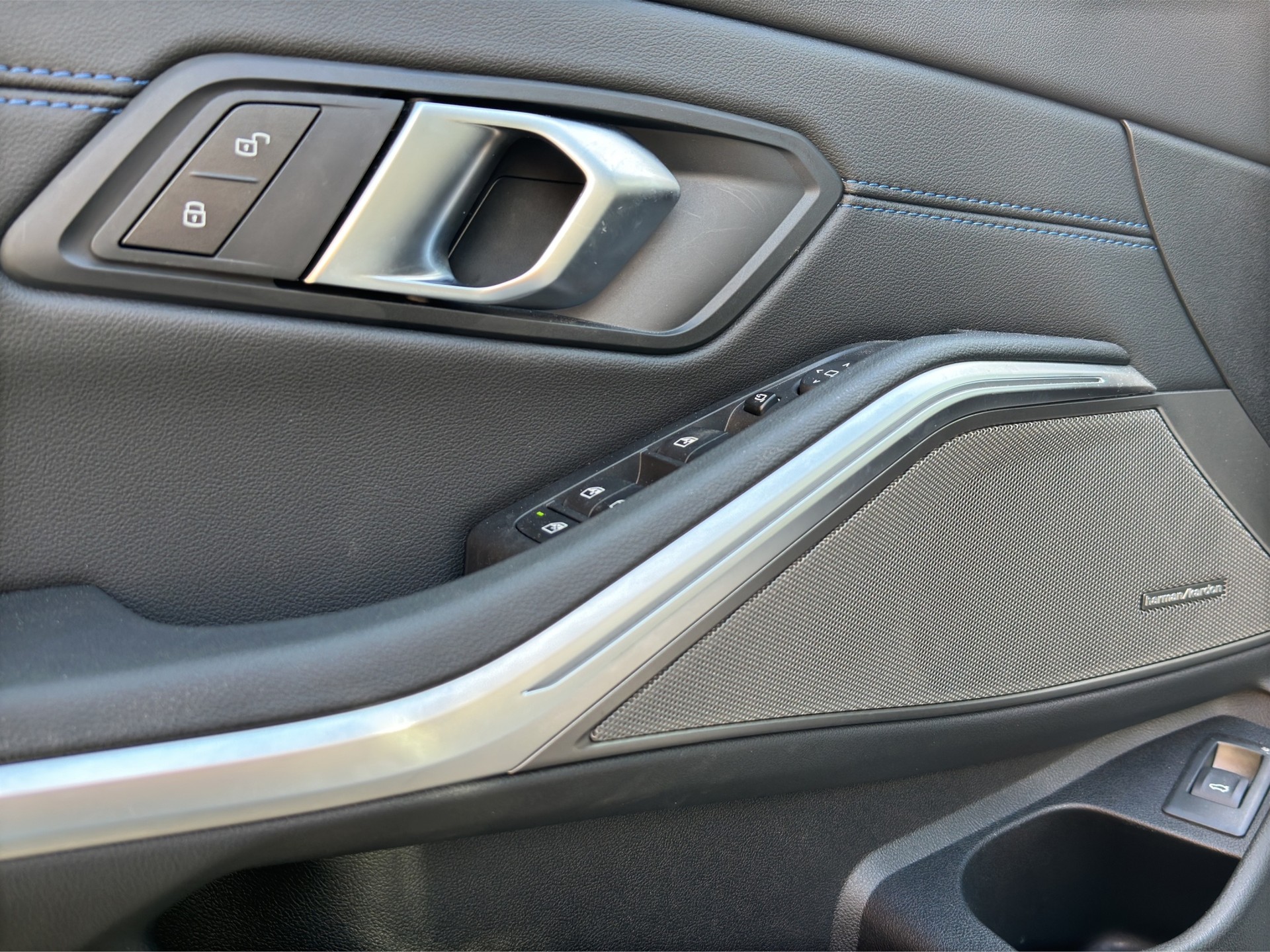 BMW 330i xDrive M Sport Pro Shadow Line Steptronic-image-8